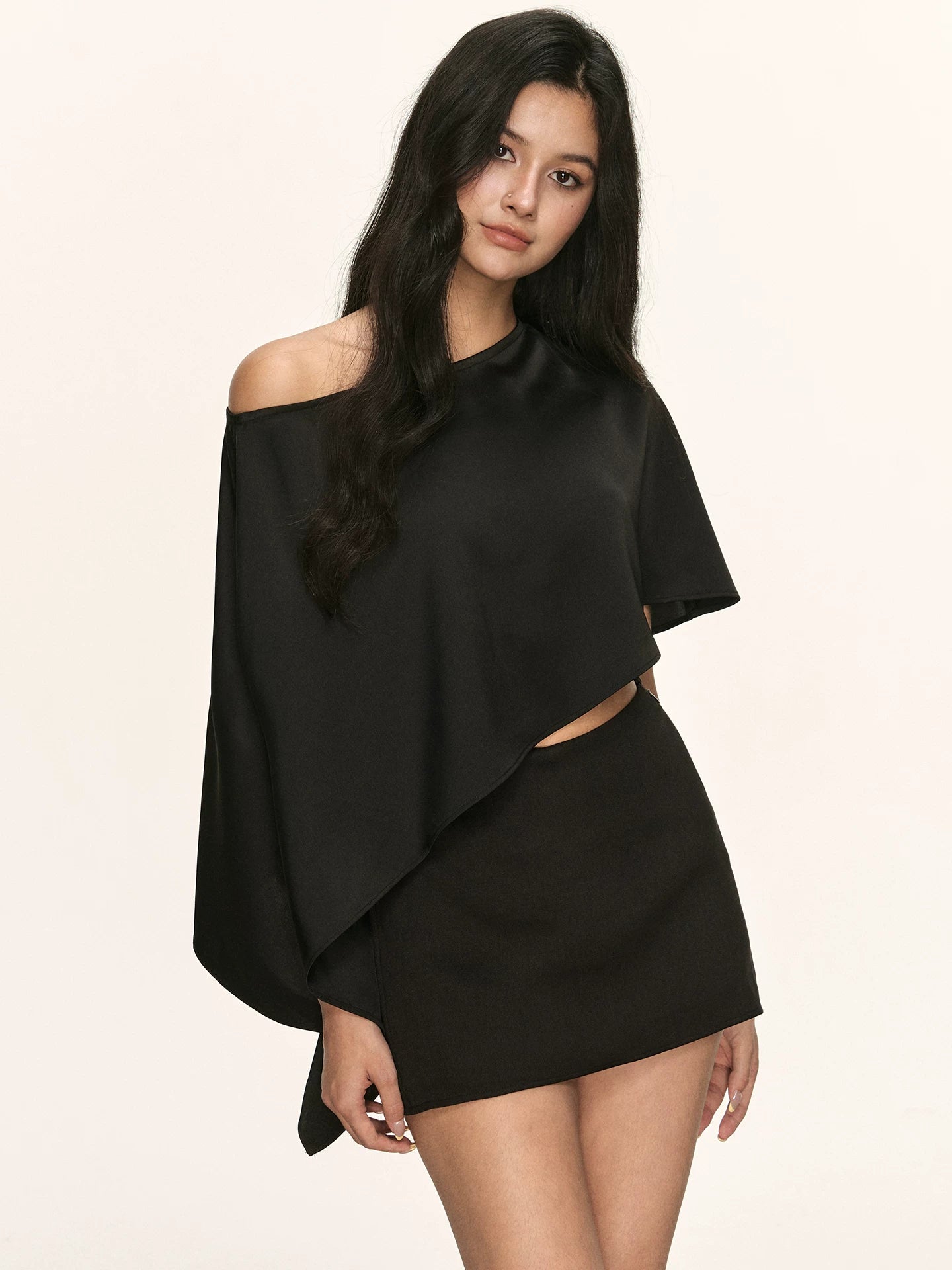 Anna Aneae Satin Slanted Shoulder Slim One-word Collar Short Tee