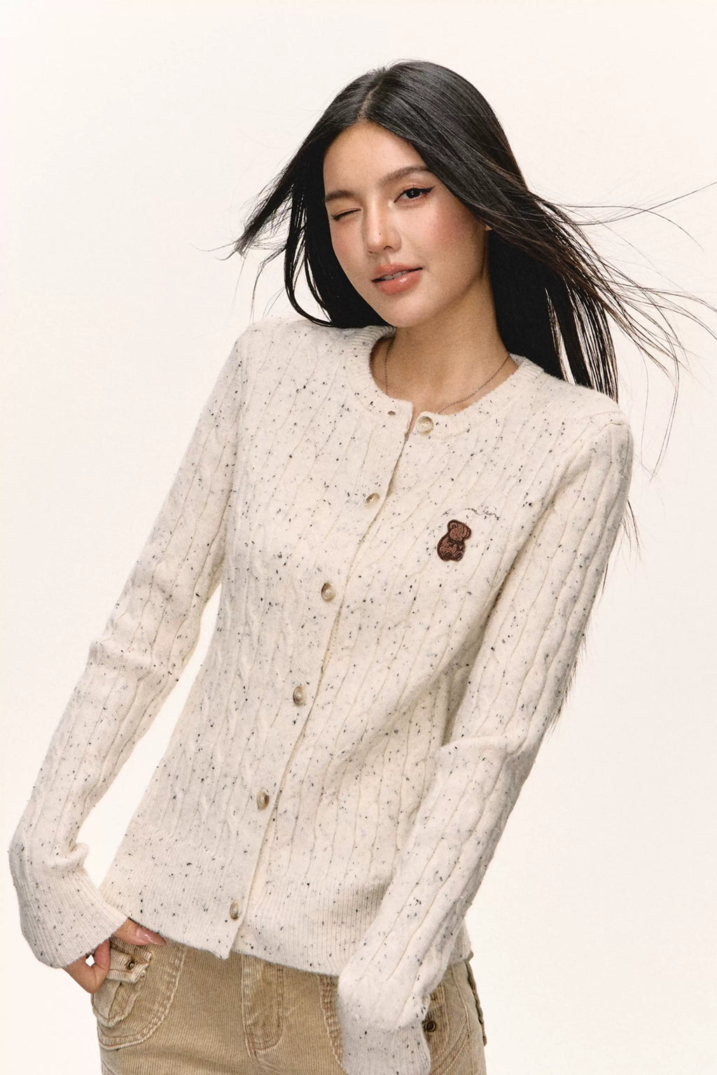 Ariseism Vintage Bear Crew Neck Knitted Cardigan Sweater