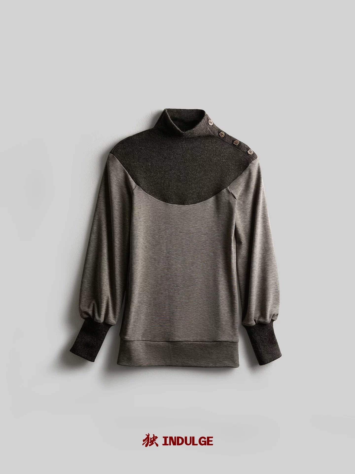 INDULGE High Neckline Color Matching Long Sleeves