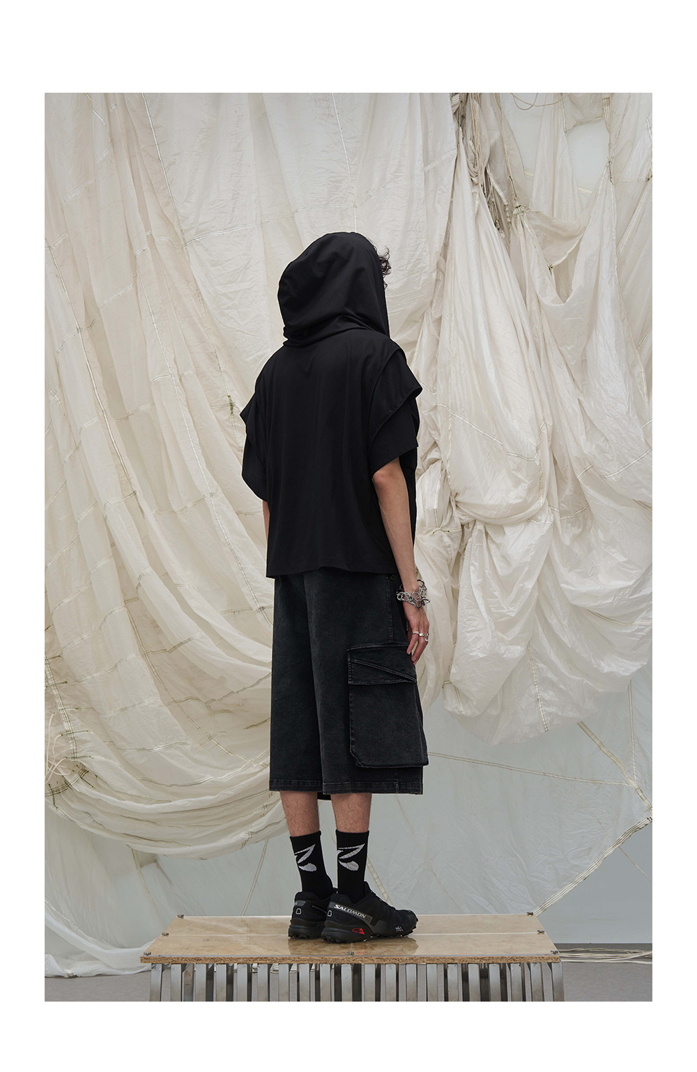 RELABEL Is Detachable and Comes with A Decorated Large Hood