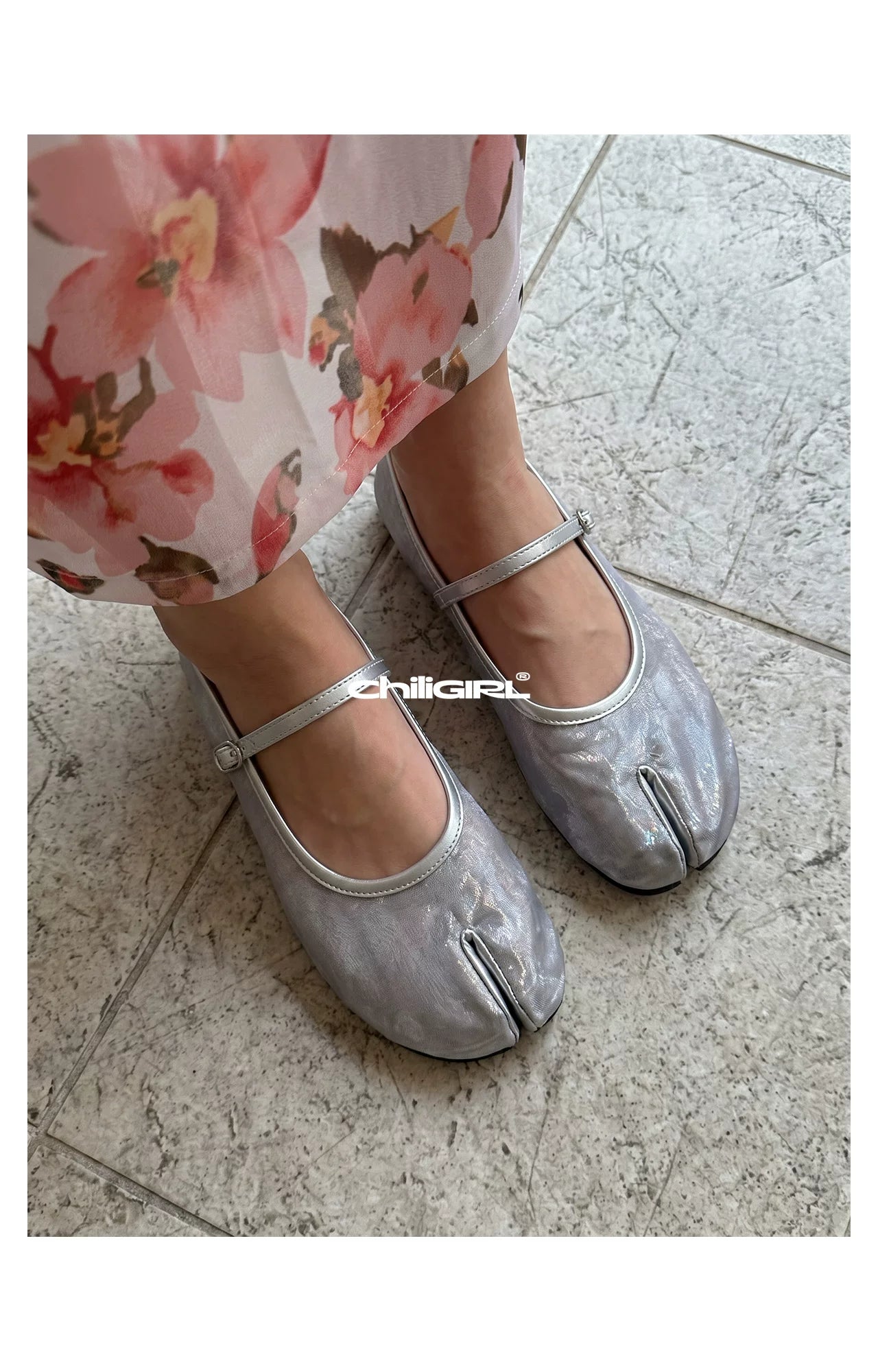CHILIGIRL Split-toed Shallow-mouth Flat-soled One-word Strap Single Shoes