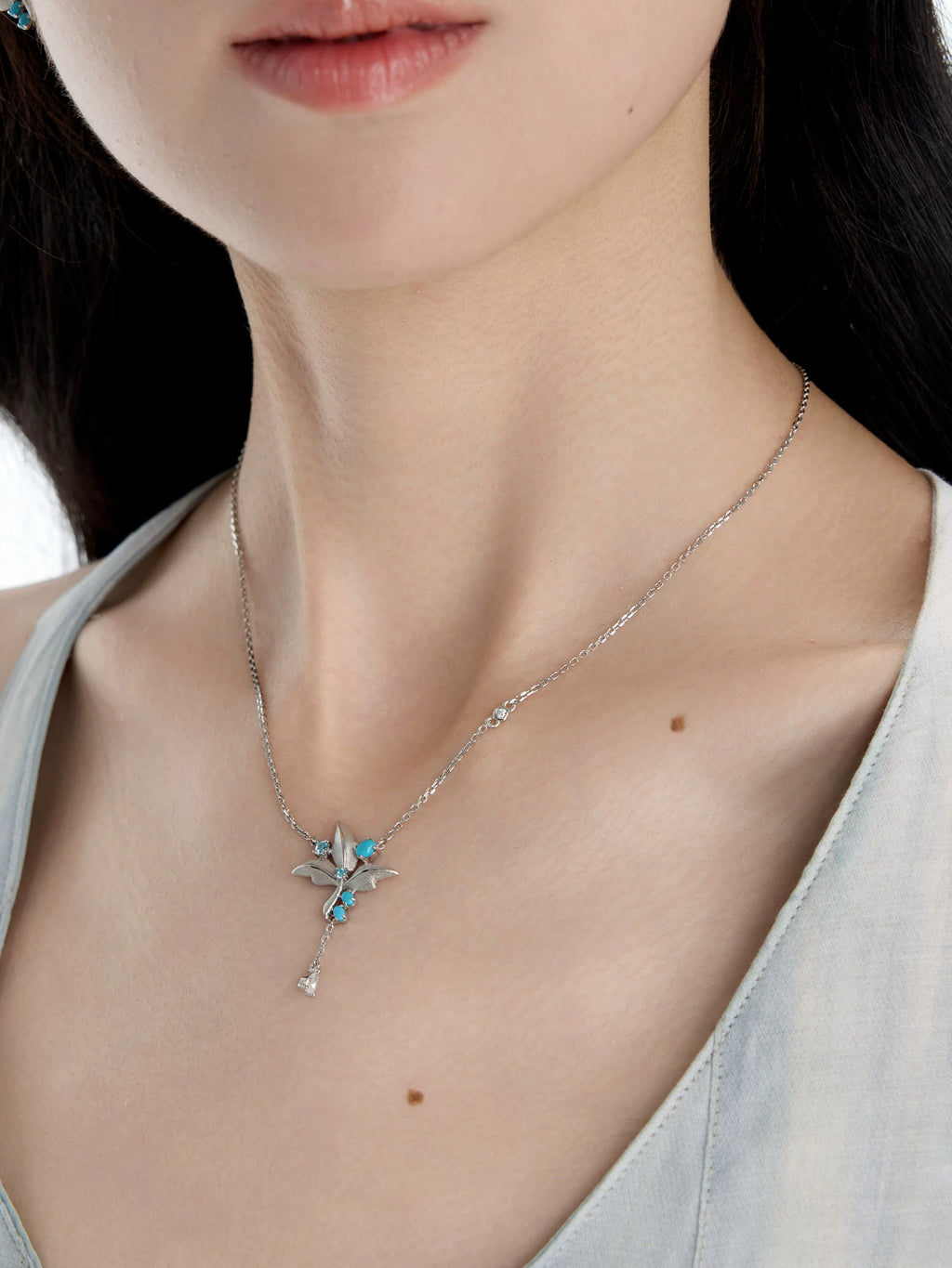 NO SOLUTION Blue Turquoise Diamond Brushed Leaf Water Drop Necklace