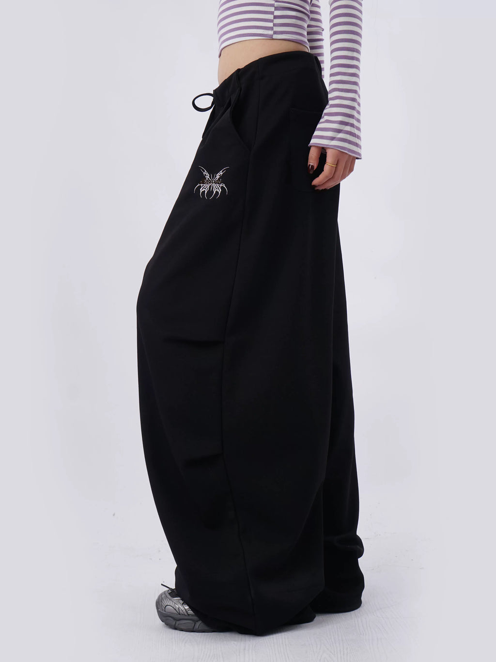 SAMUSAN Wide-leg Pleated Sweatpants
