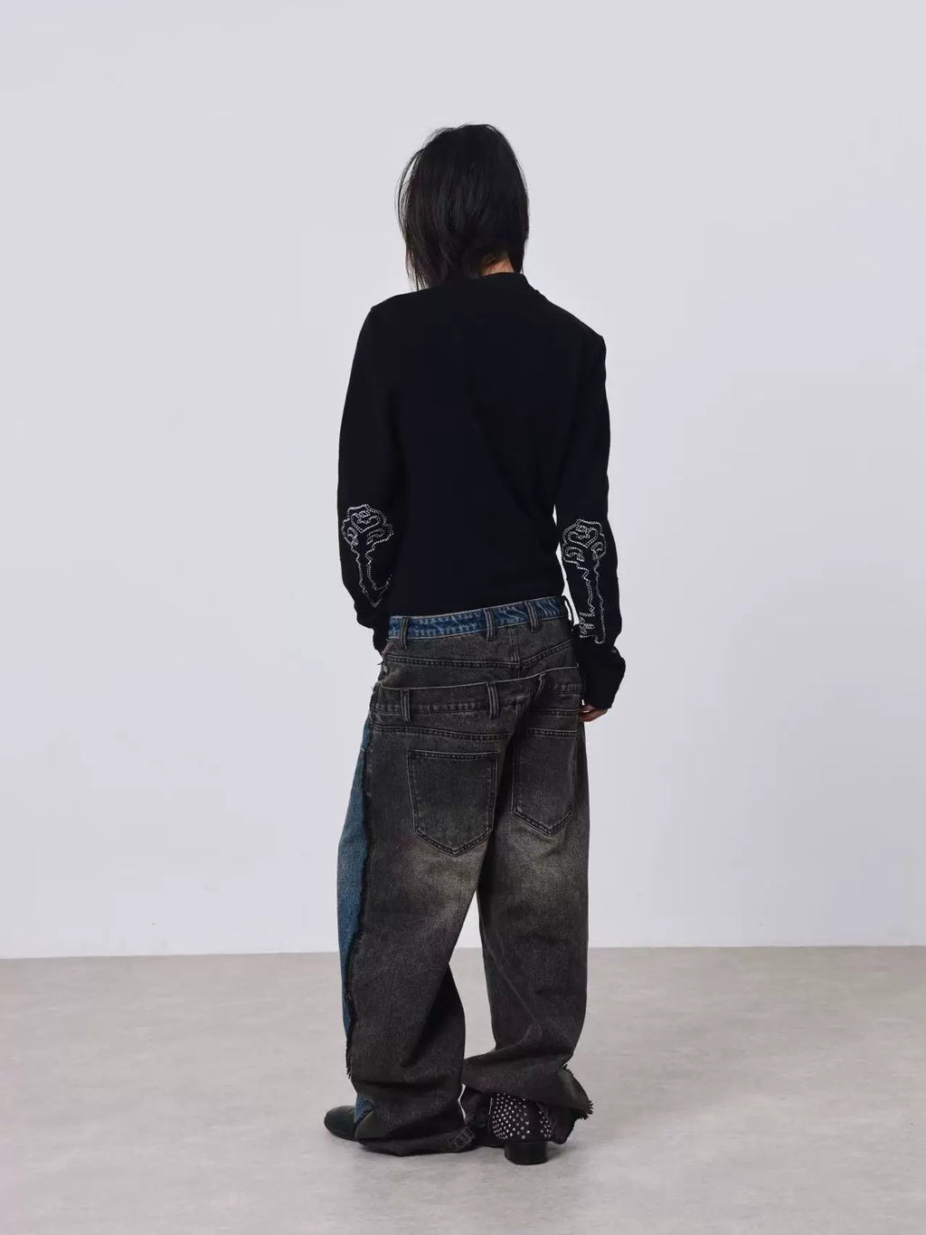 DETW Key Embroidery Premium Front Shoulder Slim Knitted Sweater