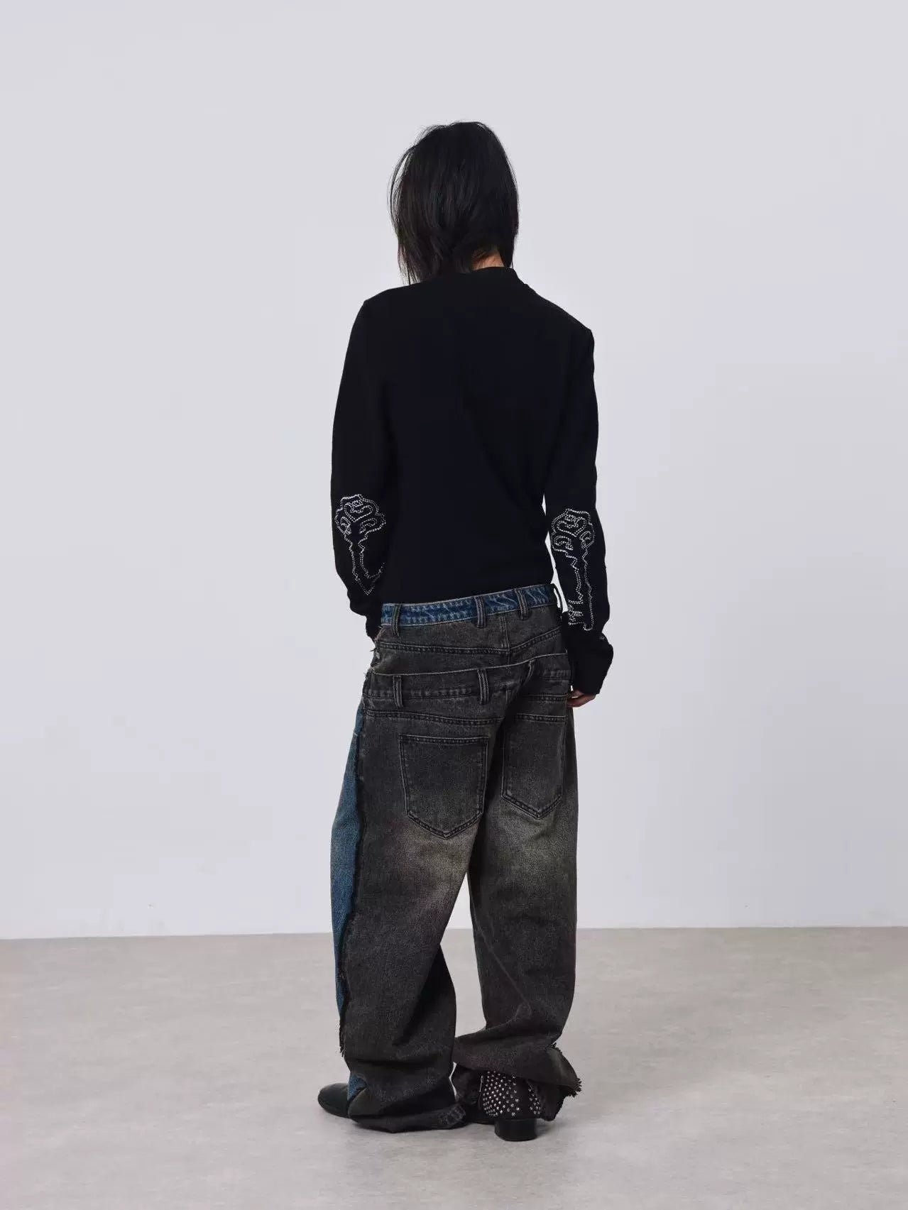 DETW Key Embroidery Premium Front Shoulder Slim Knitted Sweater