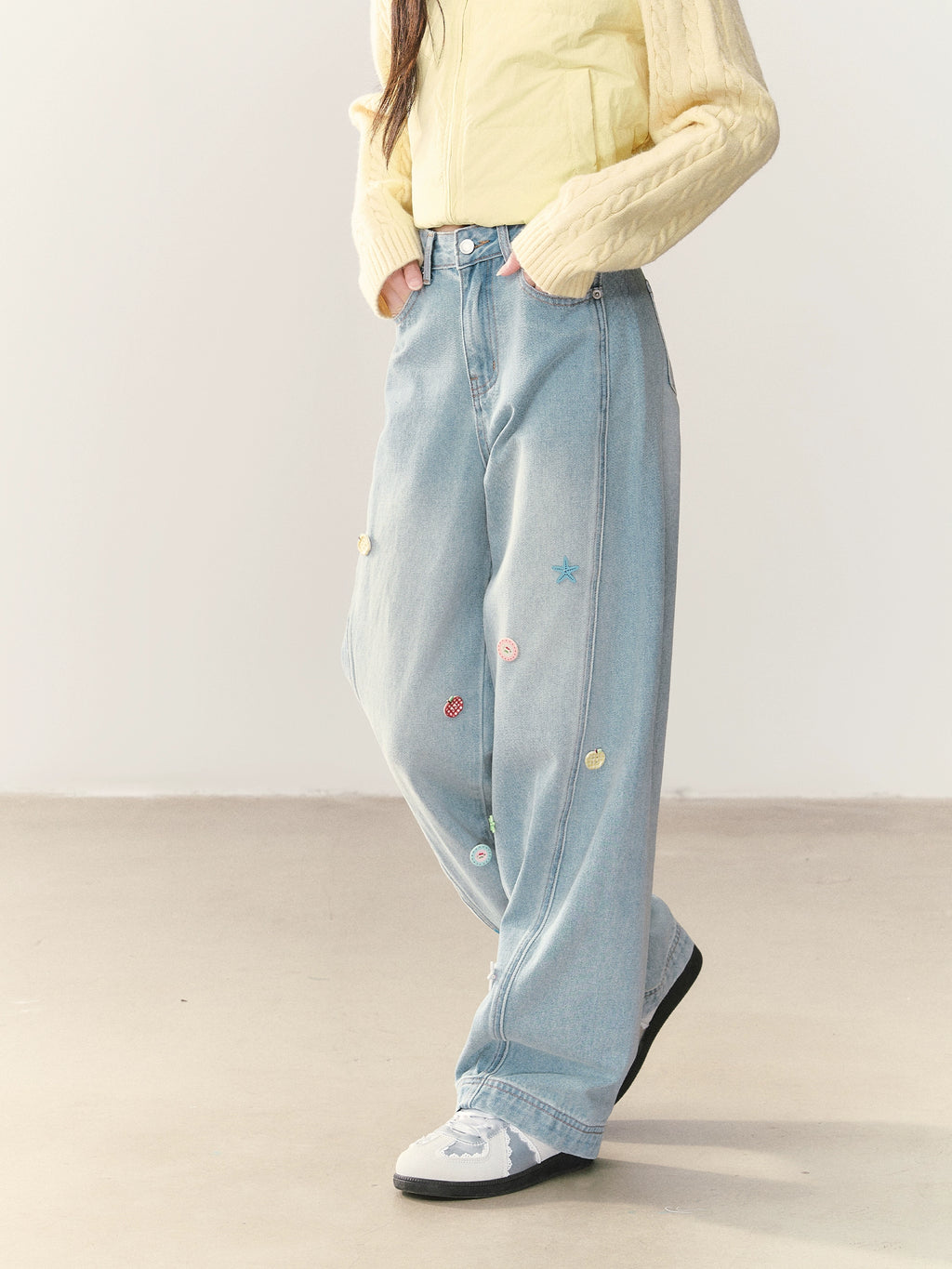 Umoumo Loose and Thin Scimitar Jeans