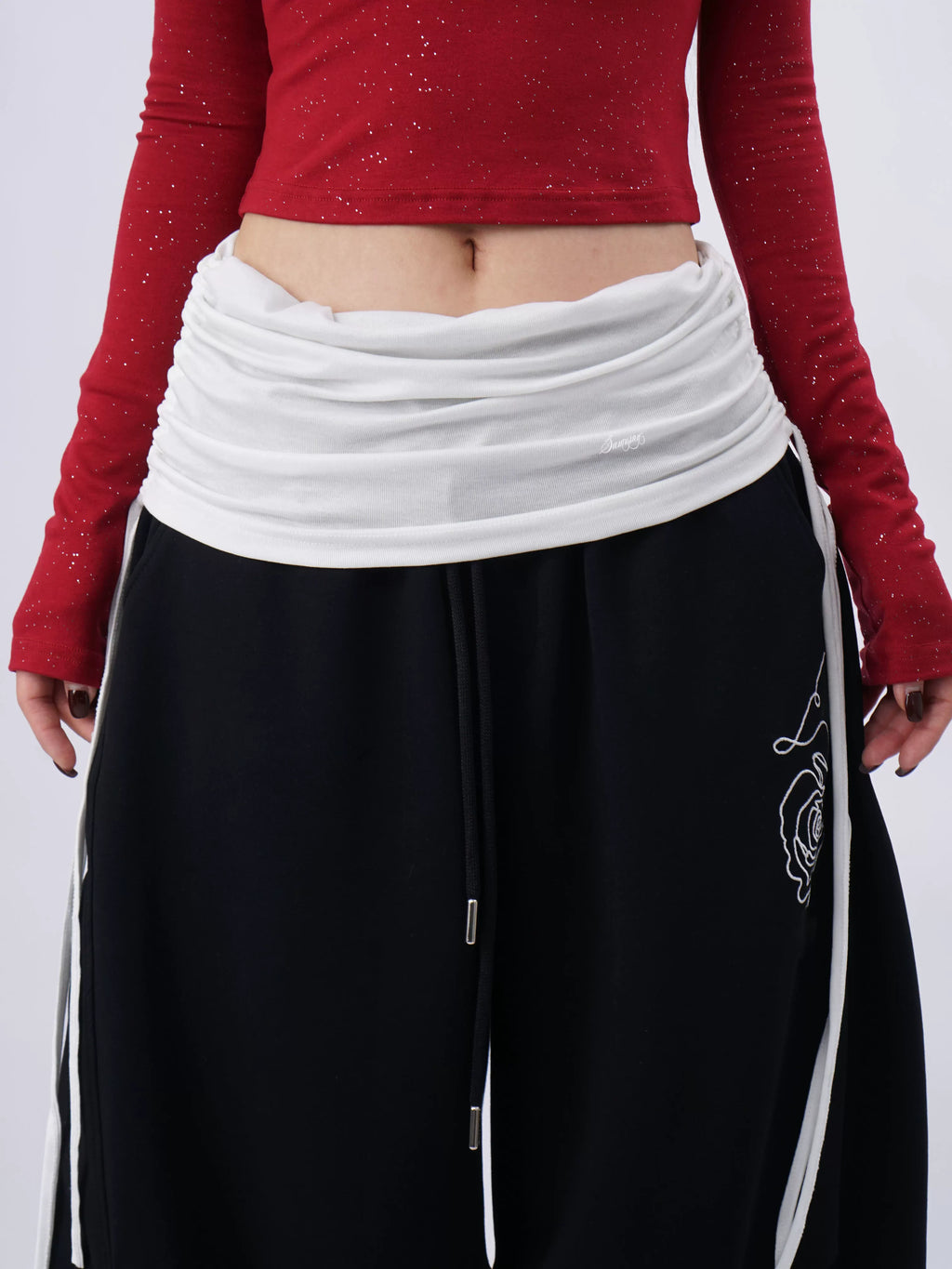 SAMUSAN Rose-embroidered Wide-leg Cargo Pants