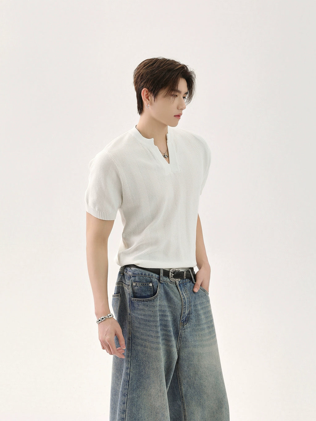 TURNTIDE Niche V-neck Knitted Tee