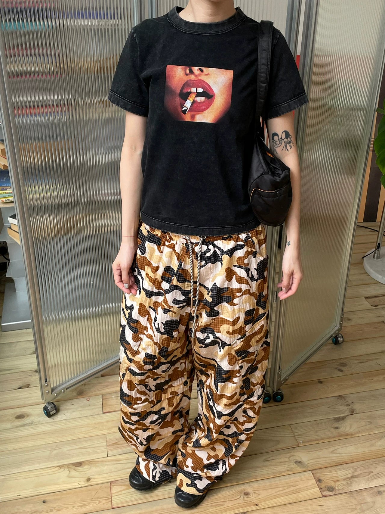 MMBBT Red Lip Print Flower Front Shoulder Embroidery Tee