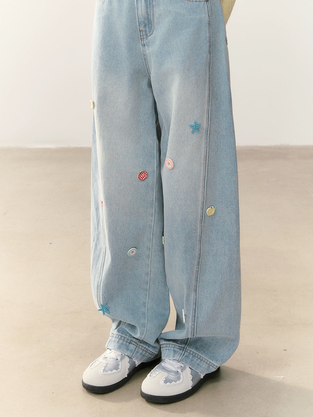 Umoumo Loose and Thin Scimitar Jeans