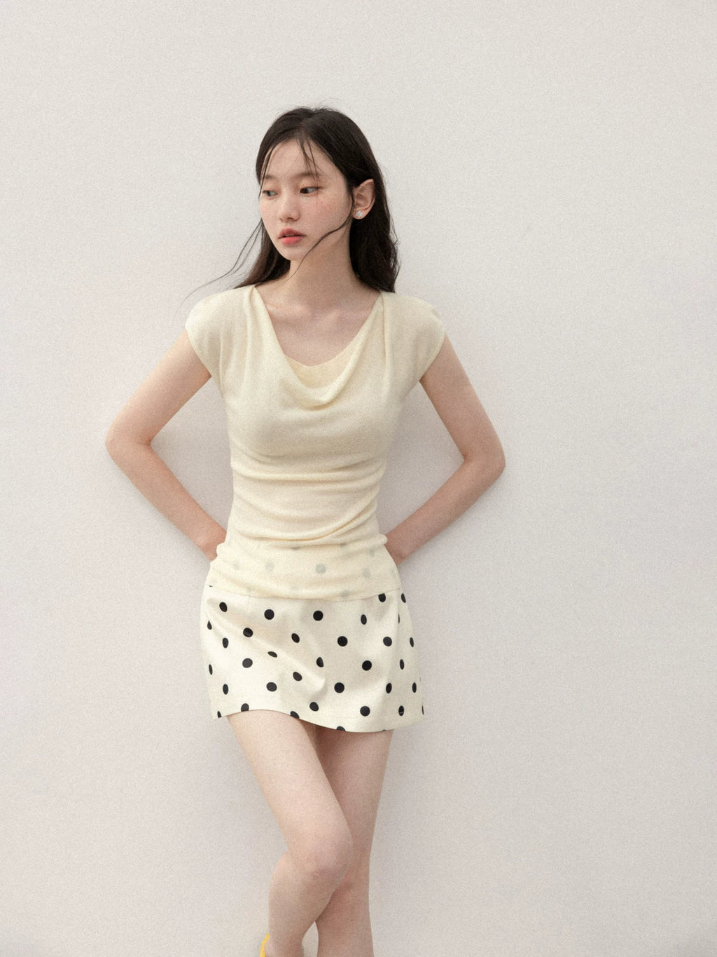 Cantonstory Slim Fit and Thin Waist Short Sleeve Knitted Tee
