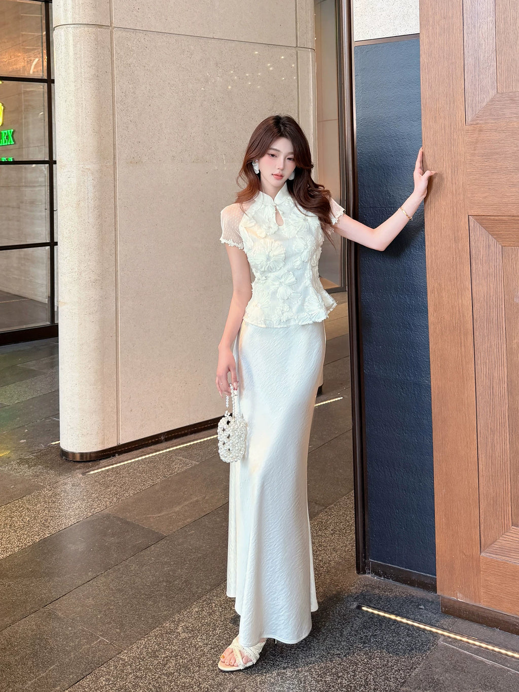 ZIHE Lace Three-dimensional Flower Top Satin Skirt Set