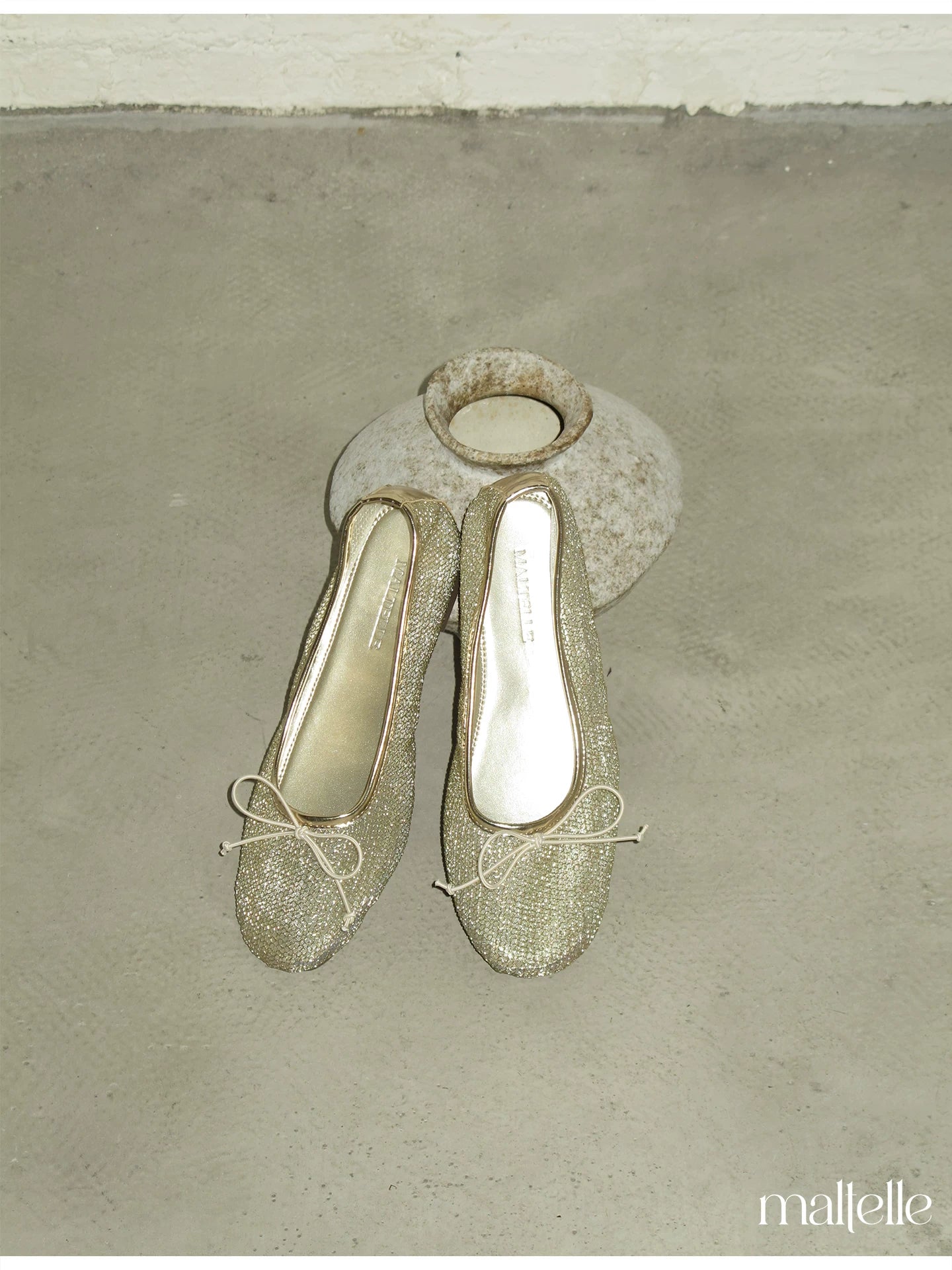 Maltelle Hollow Rhinestone Breathable Bow Flat Shoes