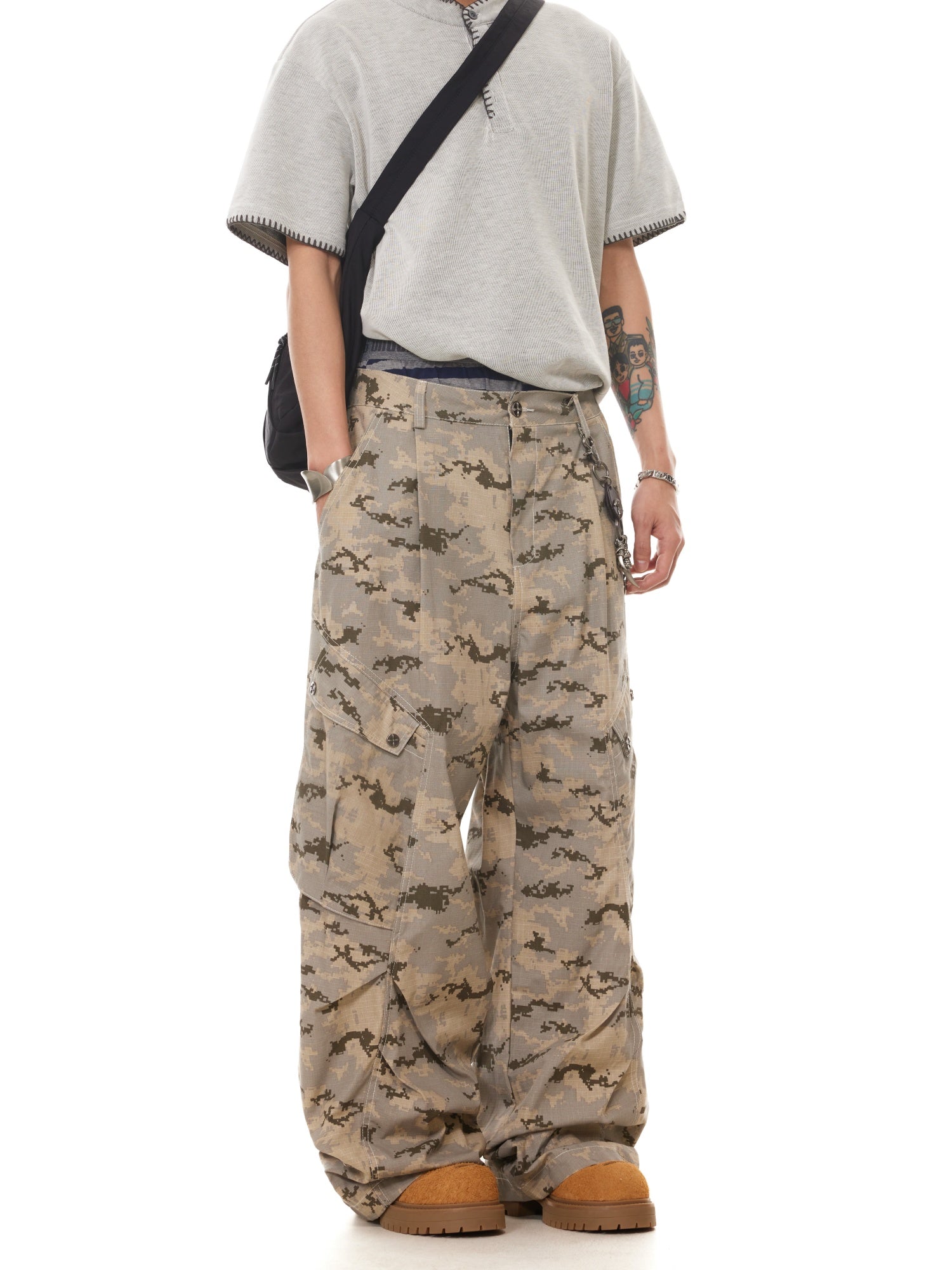 BTSG desert camouflage multi-pocket scimitar cargo pants