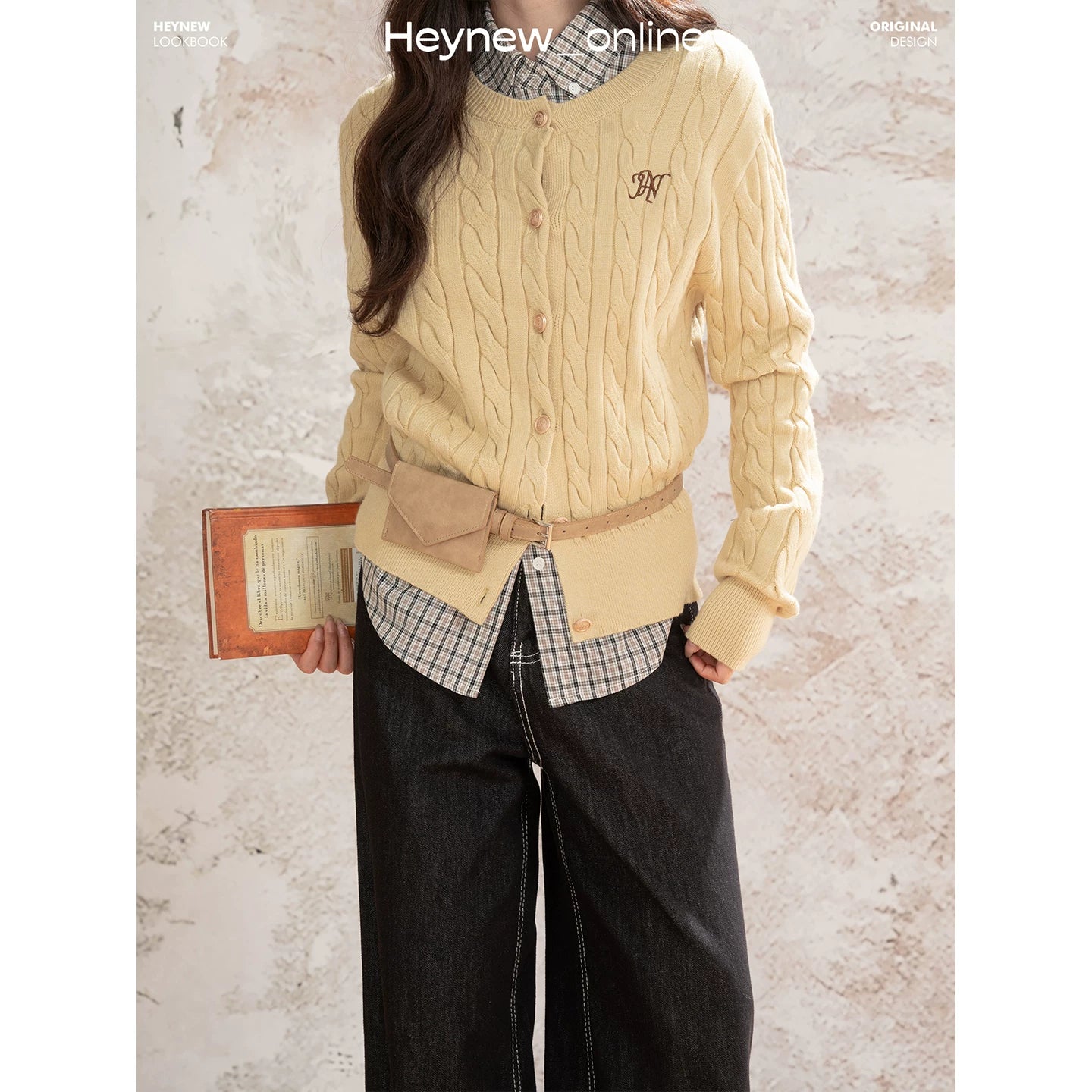 LOVEHEYNEW Embroidered Twisted Crew-neck Knitted Cardigan