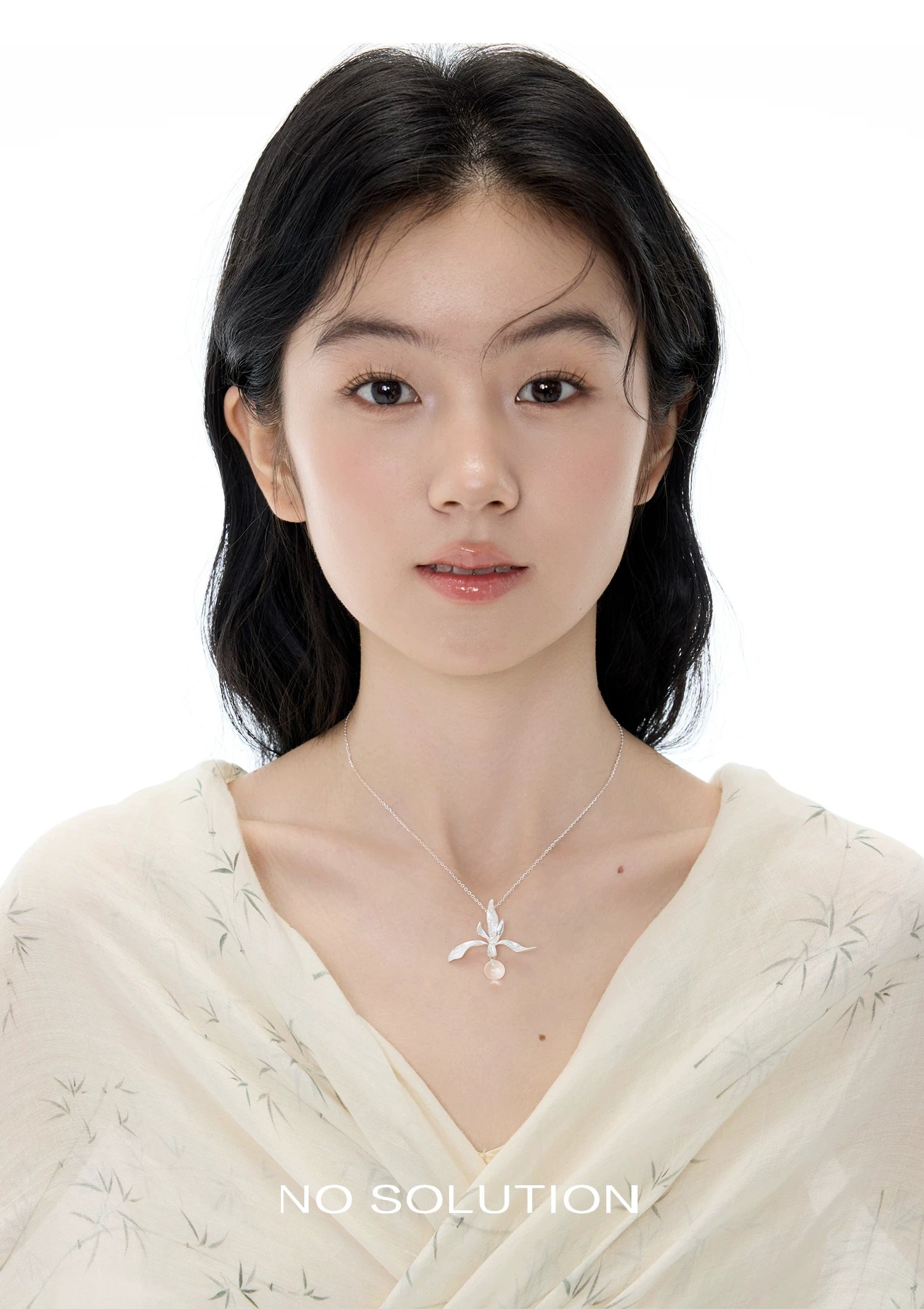 NO SOLUTION Silver Orchid Crystal Necklace