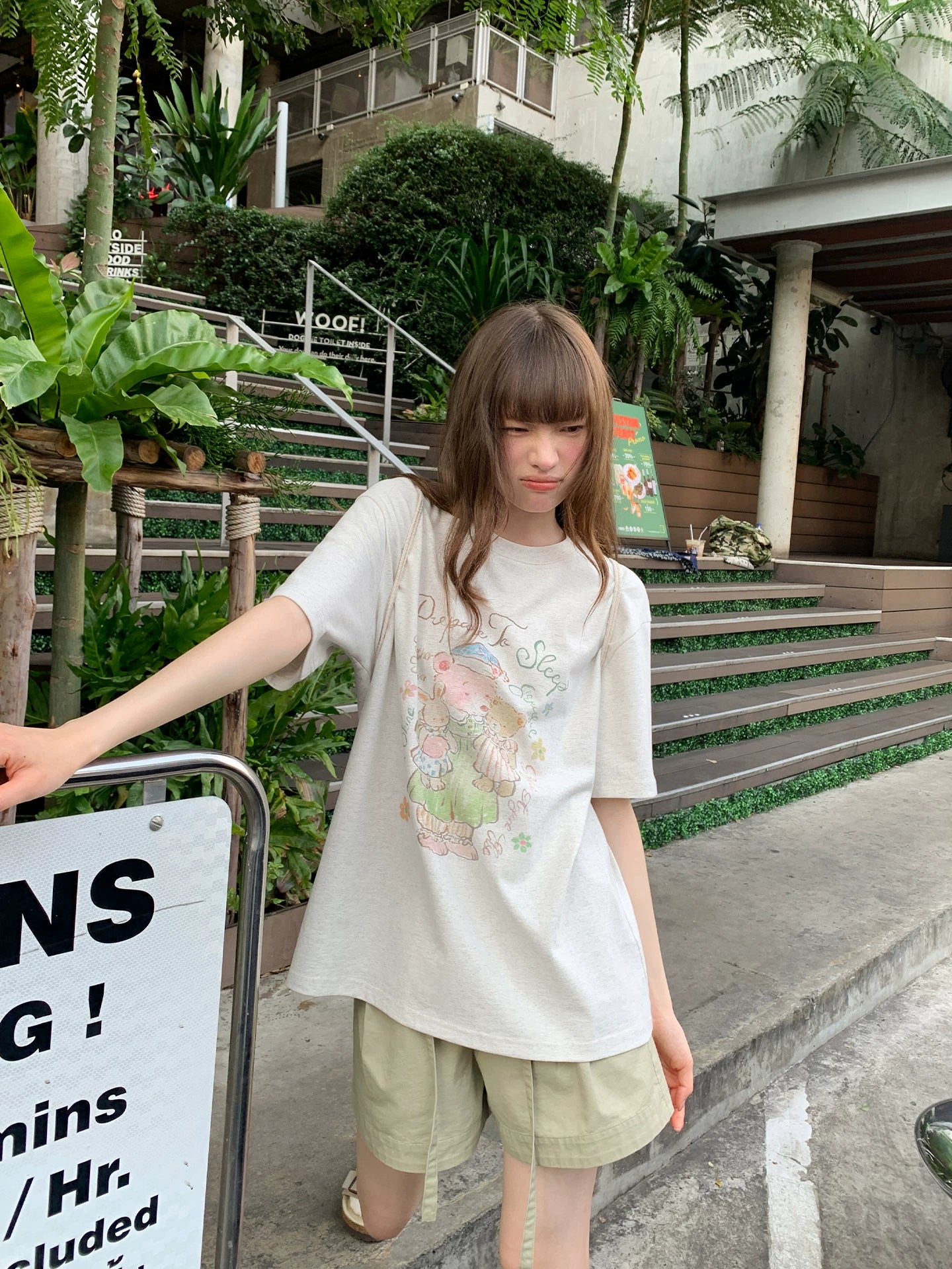 KANO Bear Print Casual Tee Holding Doll