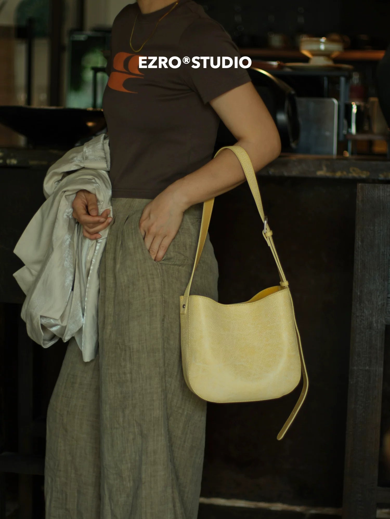 EZRO Premium Simple Leather Shoulder Crossbody Bag