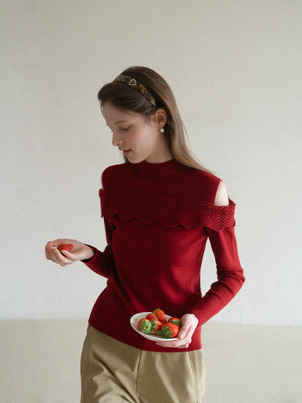 EGGKA Semi-turtleneck Wavy Edge Off-the-shoulder Long-sleeved Knitted Sweater