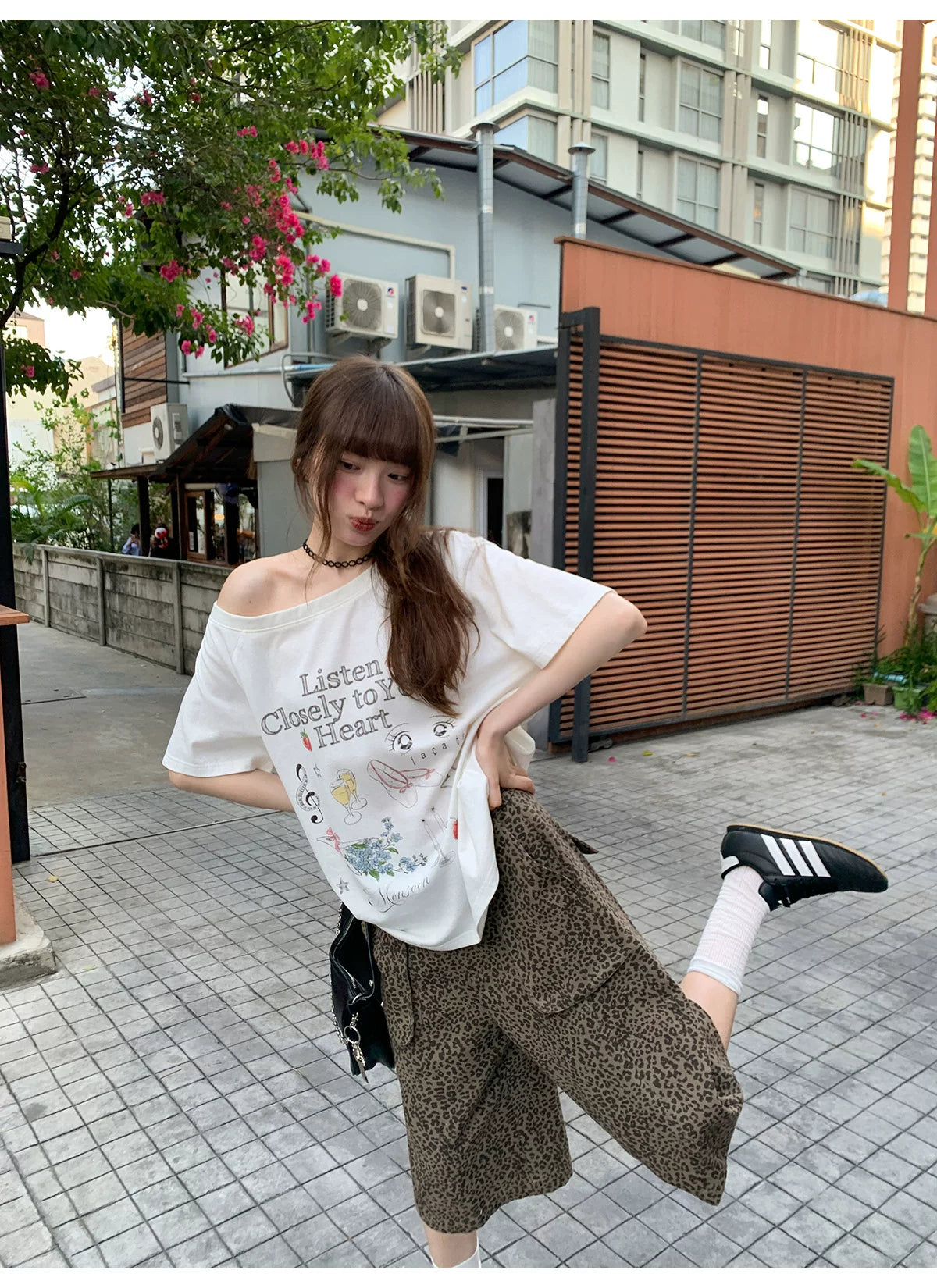 KANO Cross-pocket Leopard Print Cropped Pants