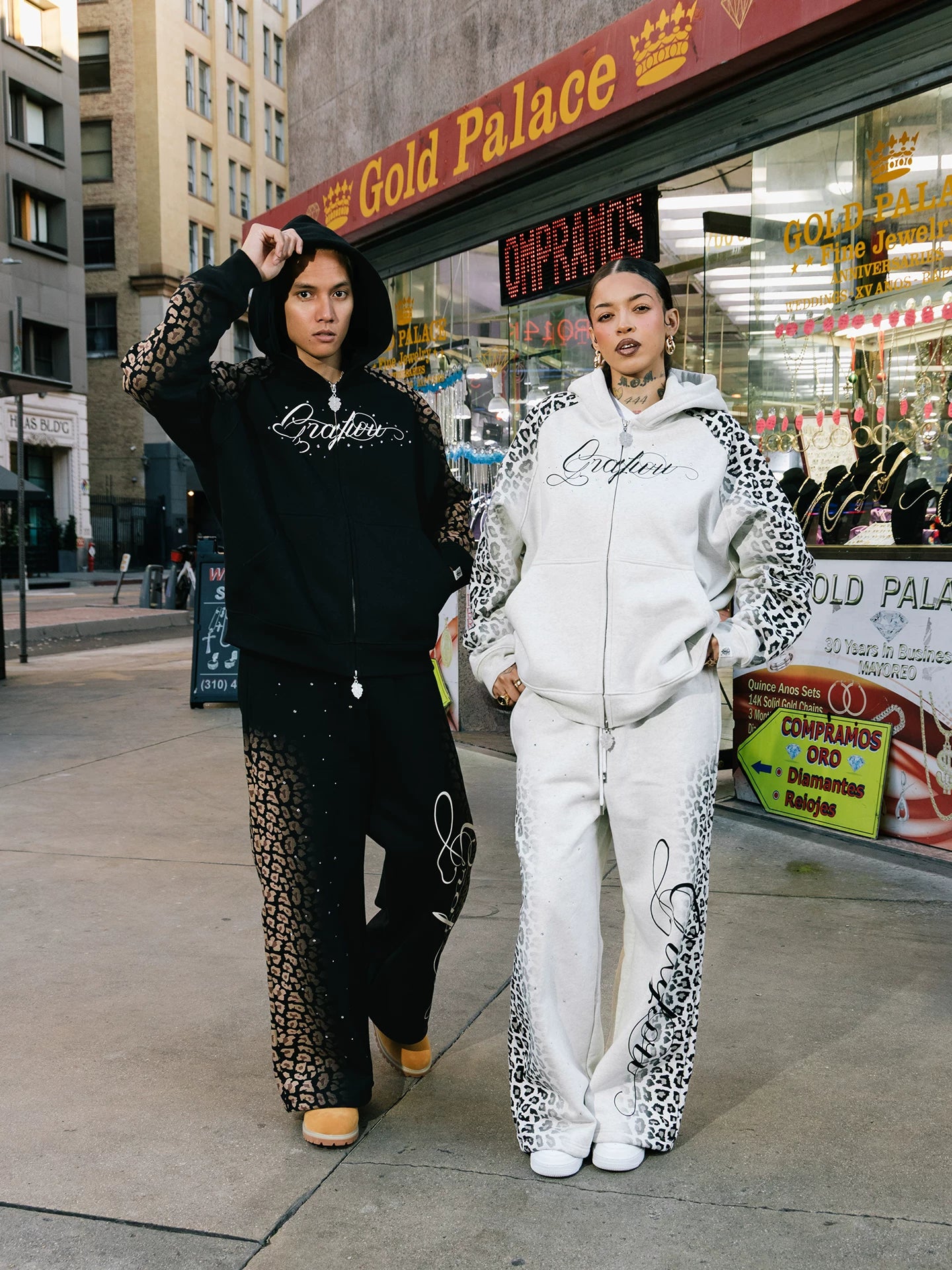 GRAF Gradual Change Snow Leopard Pattern Rhinestone Fleece Sweatpants