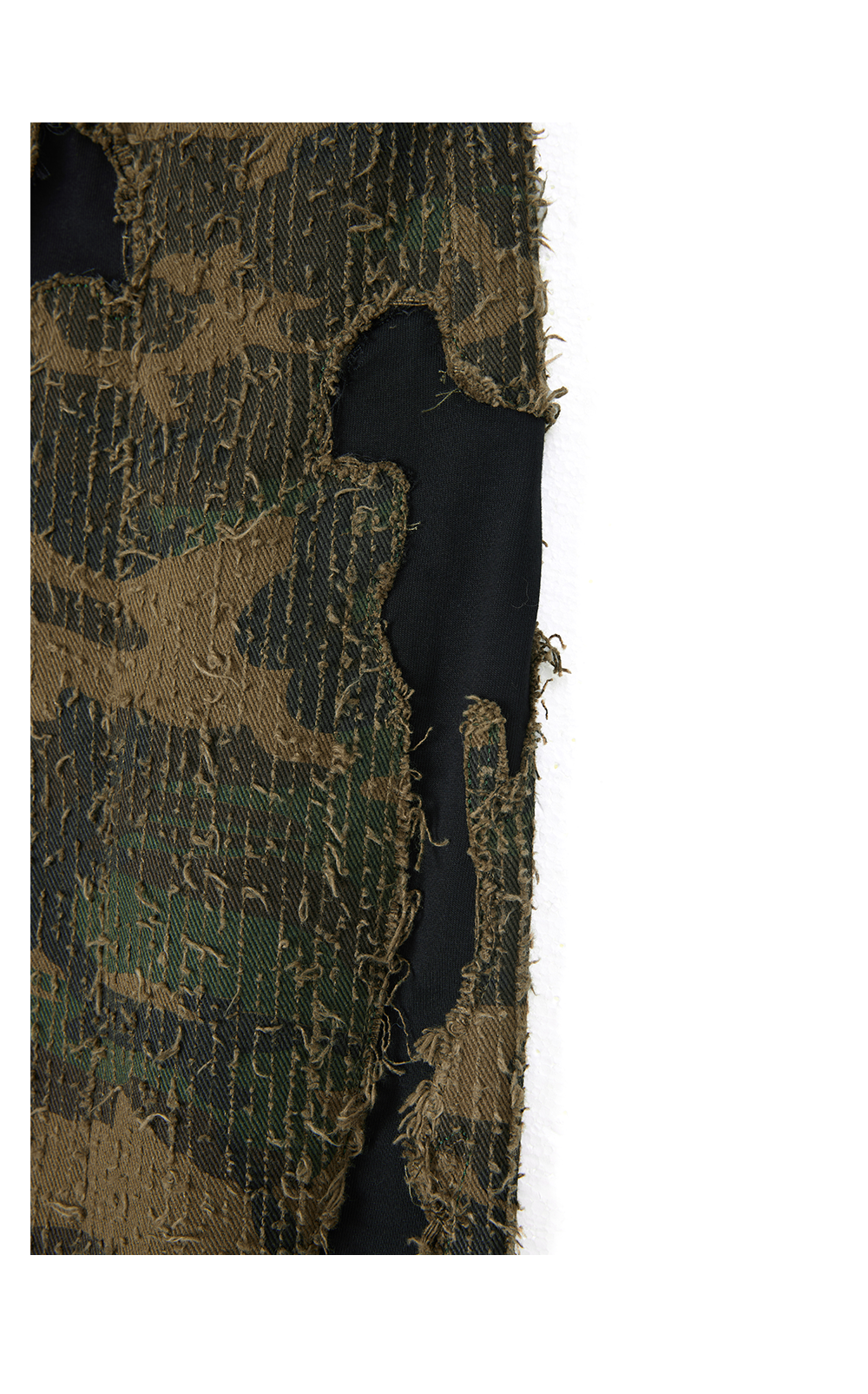 RELABEL Sticker Embroidery Contrasting Color Camouflage Eight-point Shorts