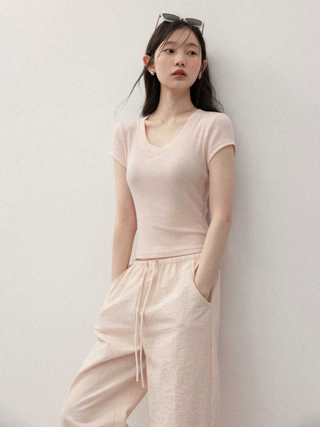 Cantonstory V-neck Shoulder Slim Tee