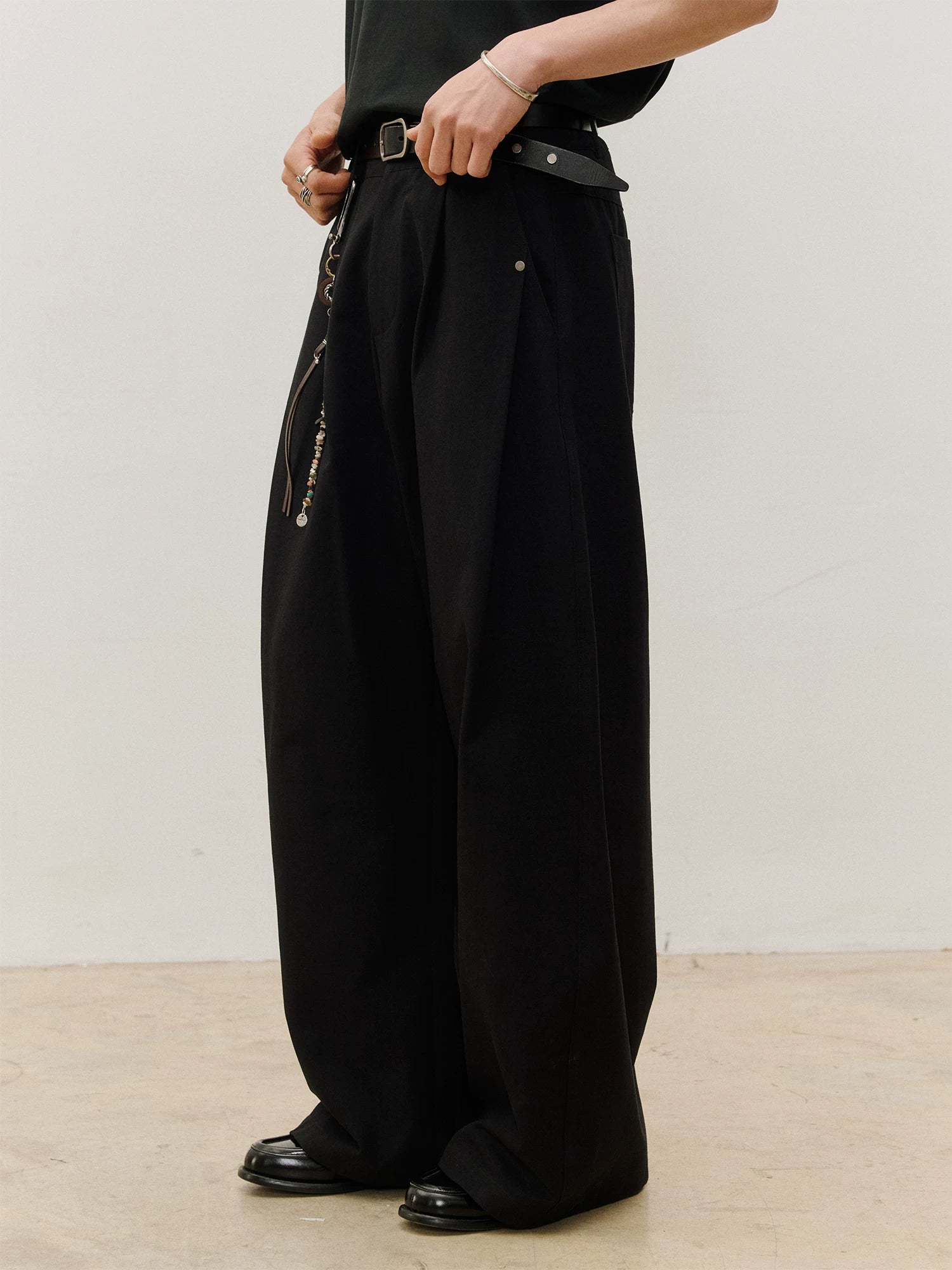 LR Double-pleated Rivet Casual Pants