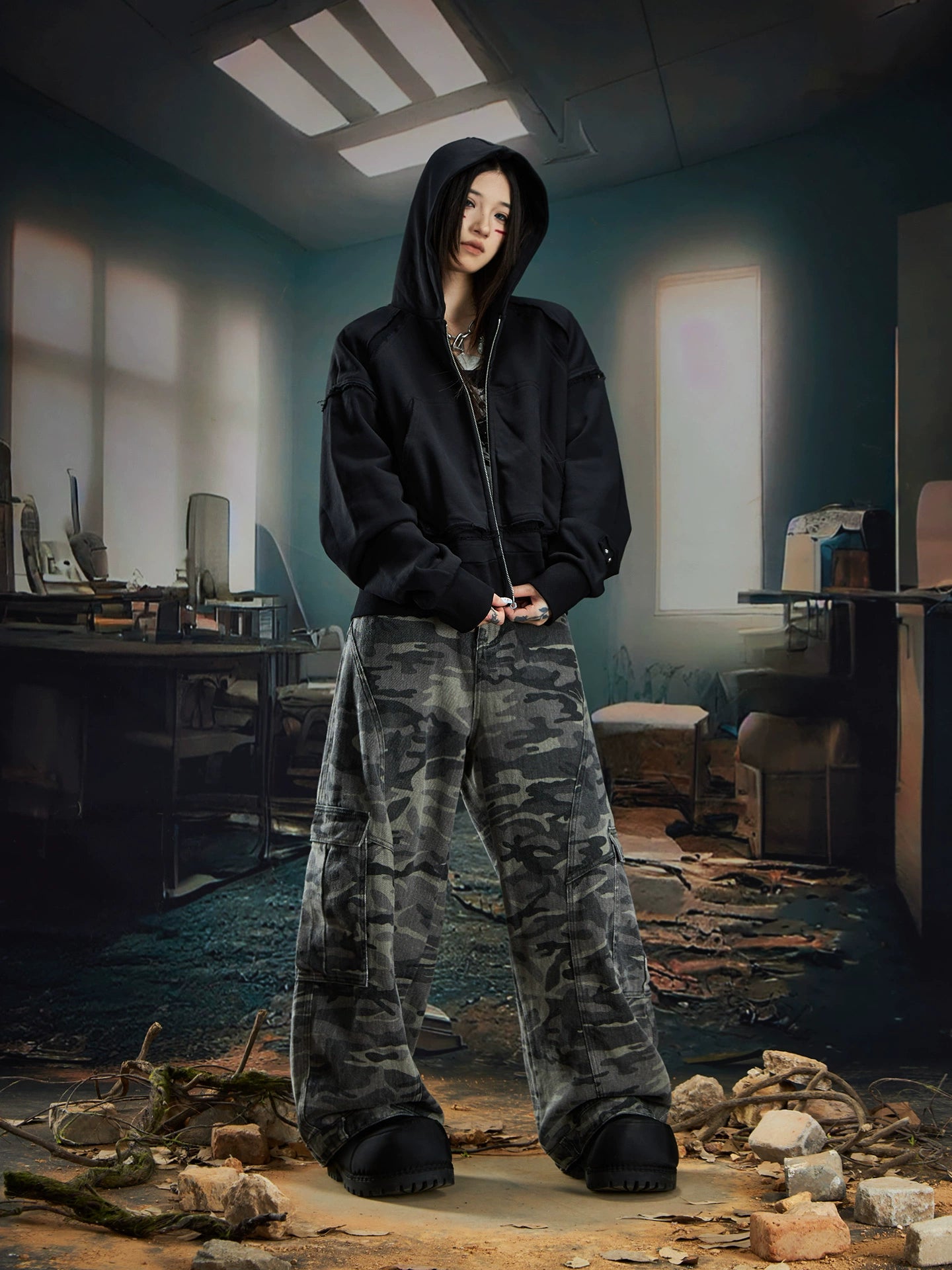 NOMANIAI Rough Edge Fringed Splicing Short Hooded Sweater