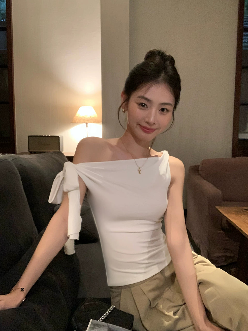 Pusumede Bow Strap Off-the-shoulder Slim Tee