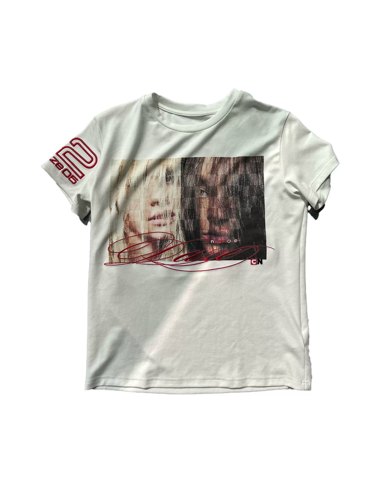 No E Mosen Portrait Print Embroidered Front Shoulder Tee
