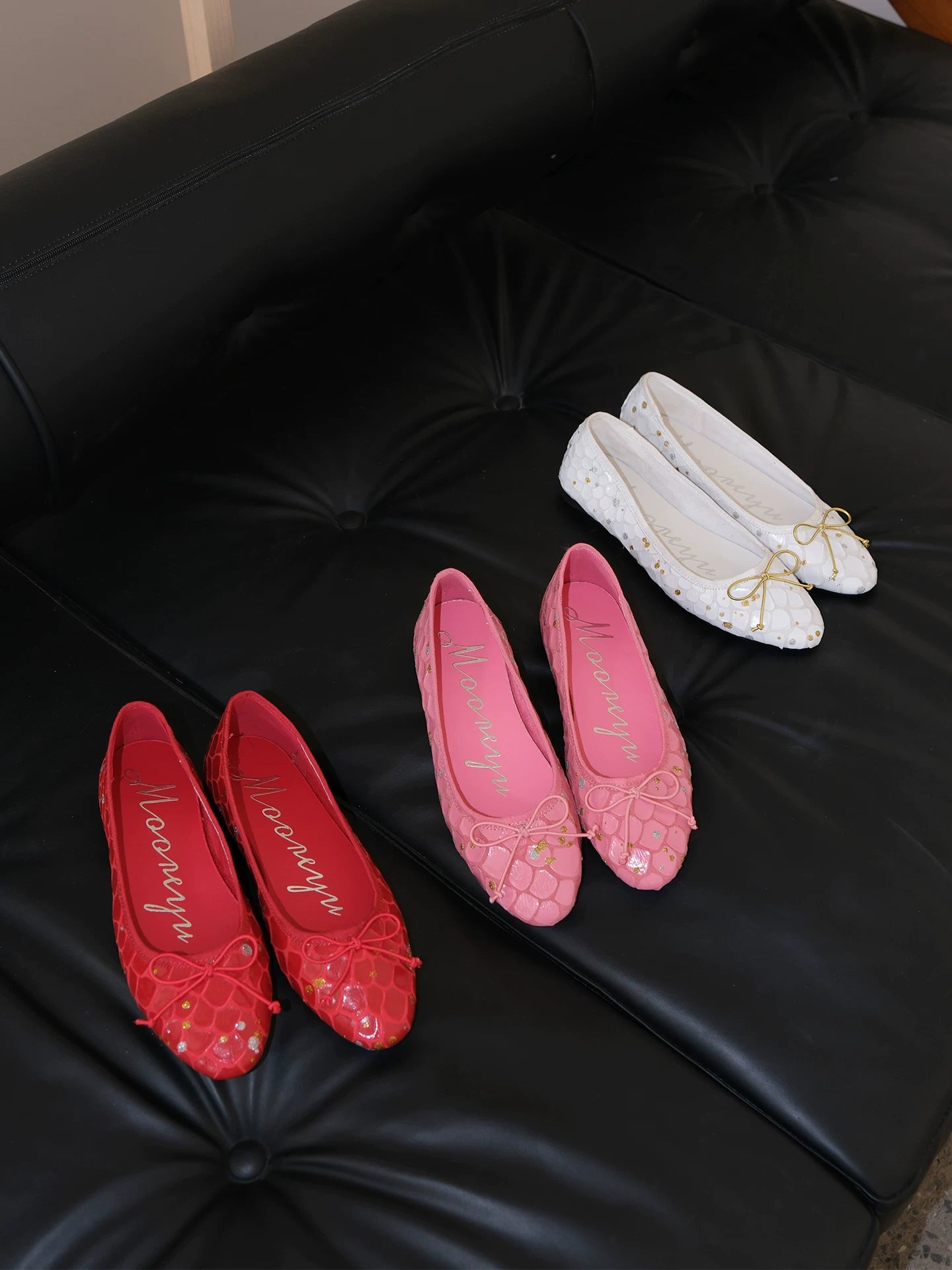 Mooreyu Bow Irregular Polka Dot Shallow Mouth Flat Shoes