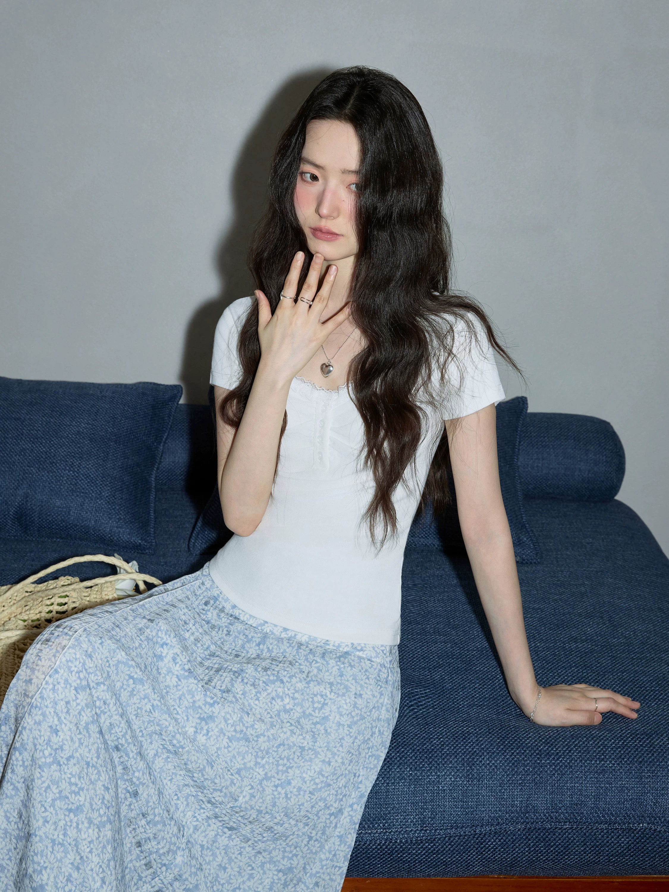 XUJING Front Shoulder Lace Slim Slim Tee