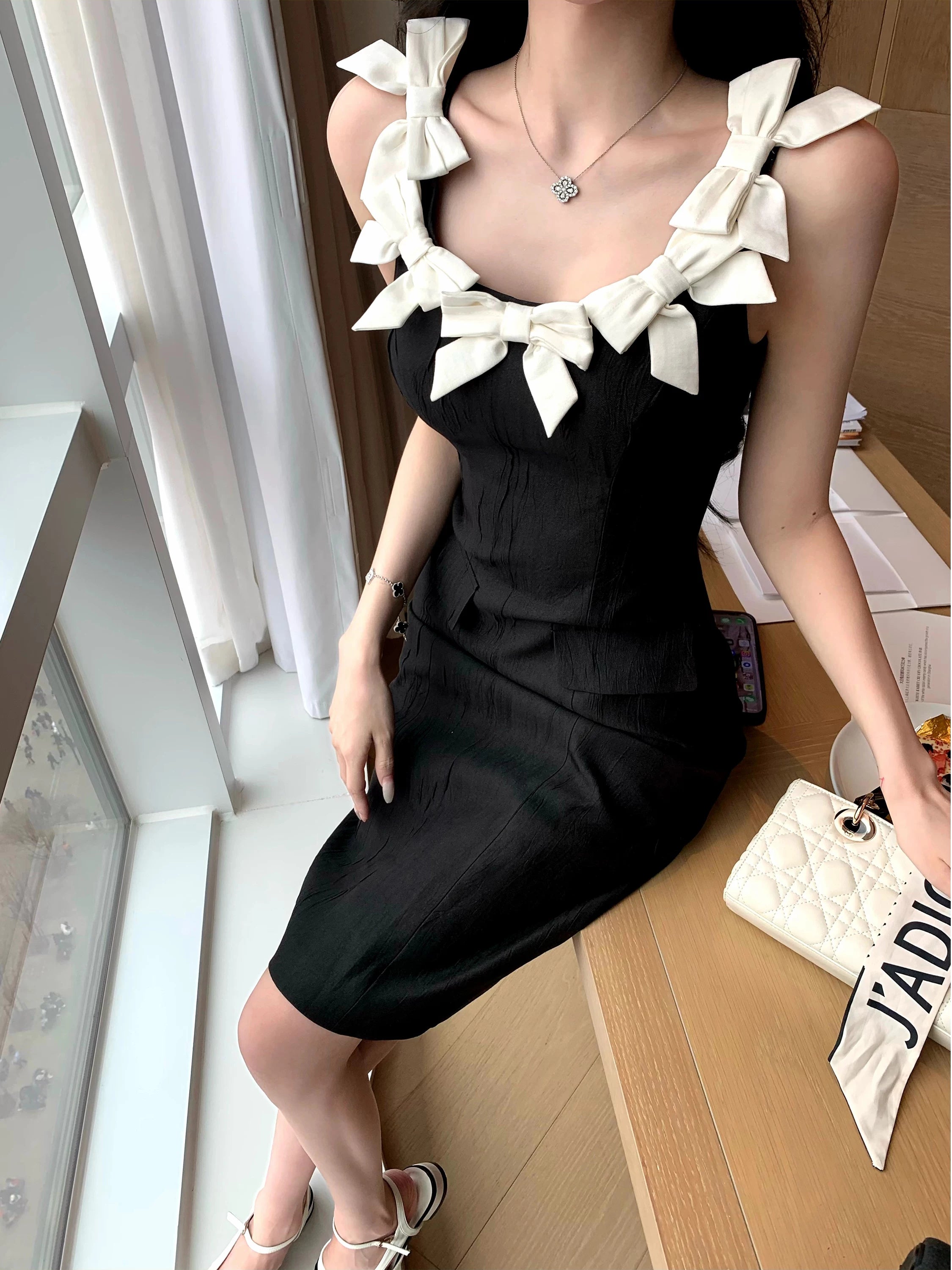 Barb Chill Bow Contrast Dress