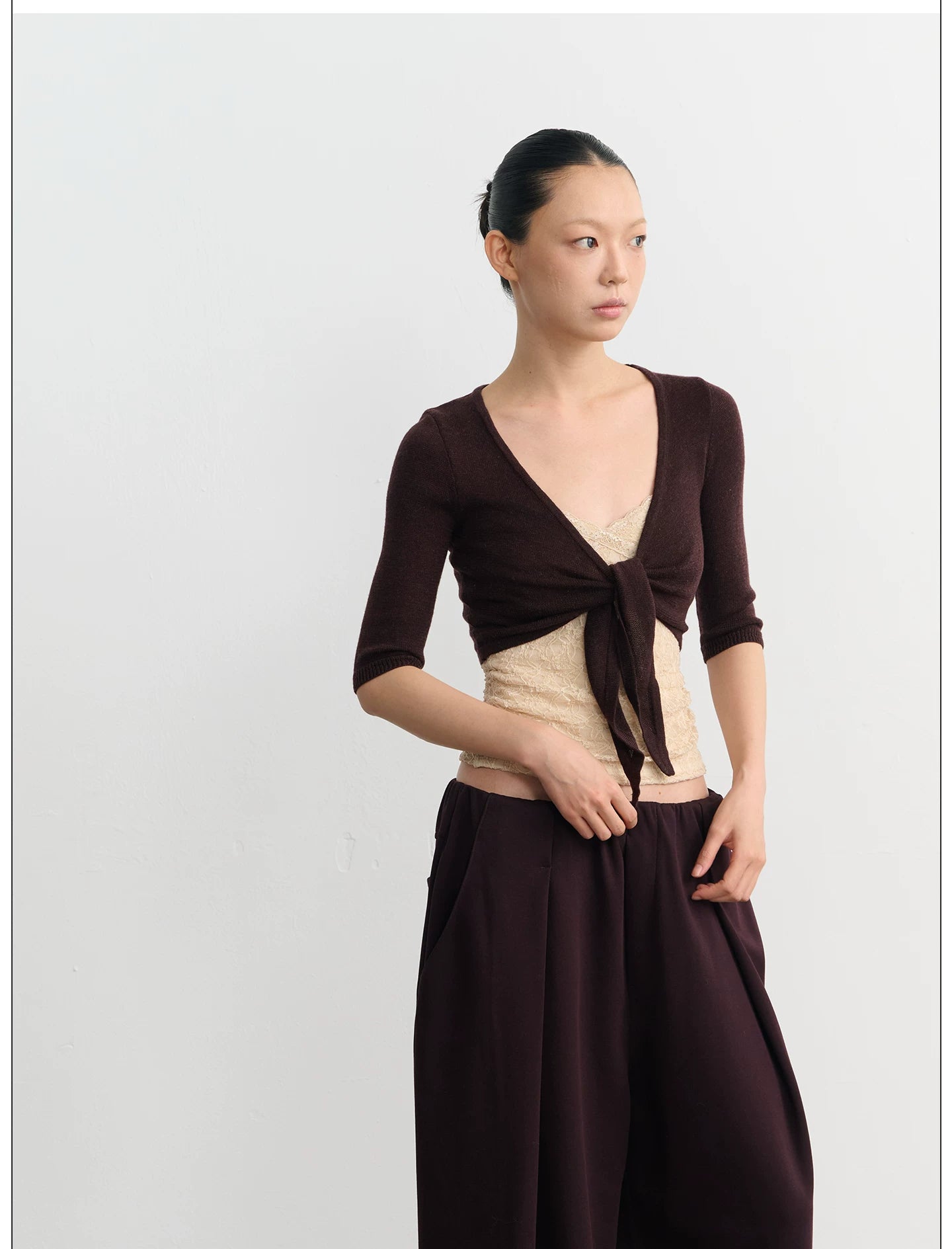 LINY LIBERTY Stretch-knit V-neck Strap-on Short Cardigan