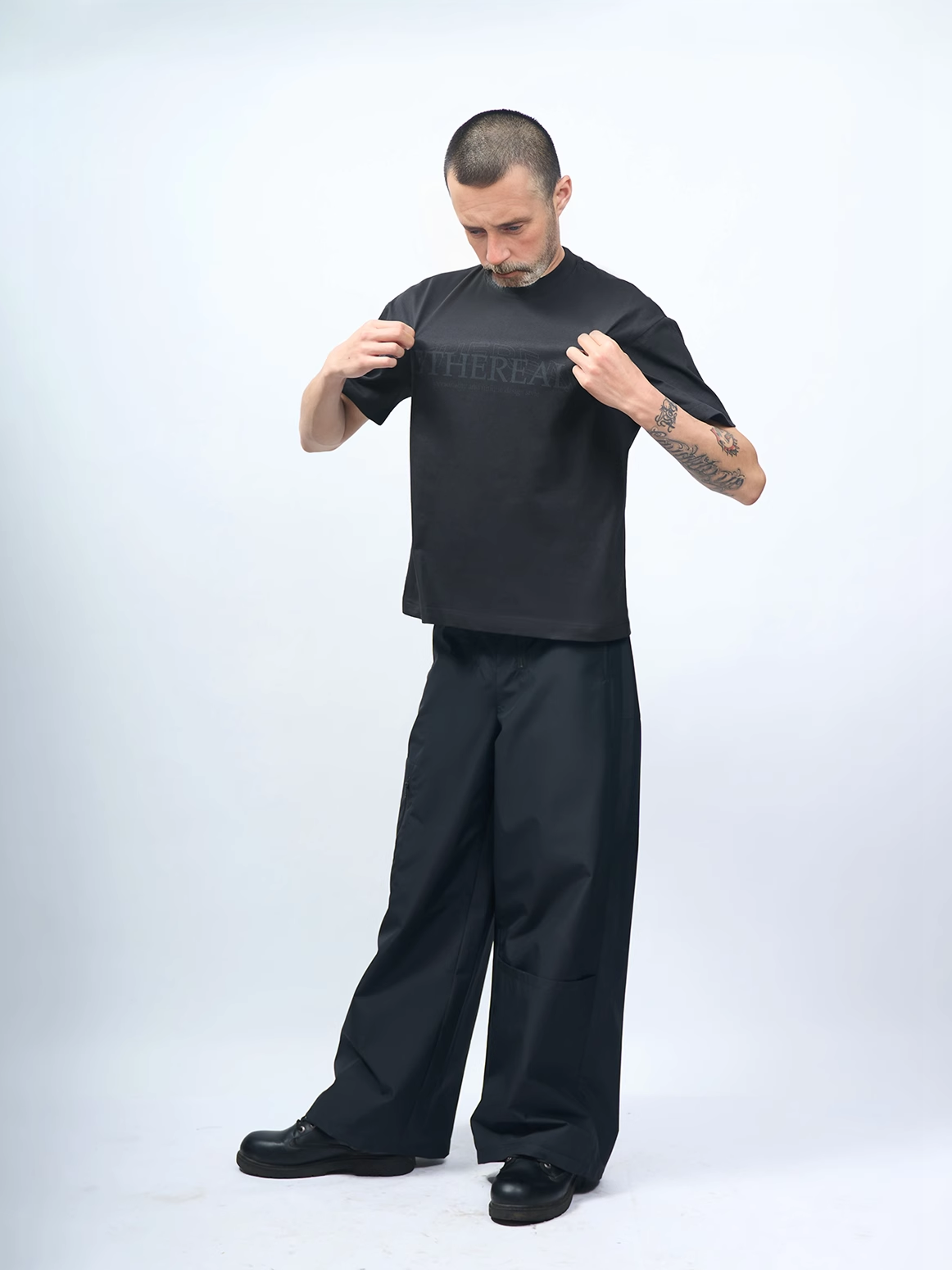 ETHEREAL PRODUCTION  Small Neckline Basic Short Alphabet Printed Tee