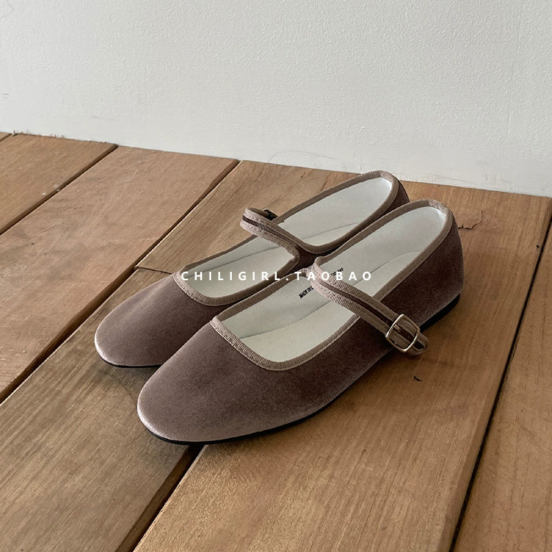 CHILIGIRL Retro Velvet Shallow Mouth Flat Bottom Shoes
