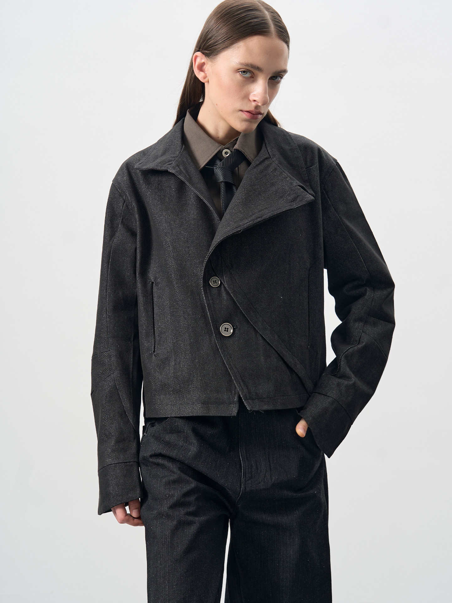BEVAN UP Slanted Lapel Cut Short Silhouette Denim Jacket