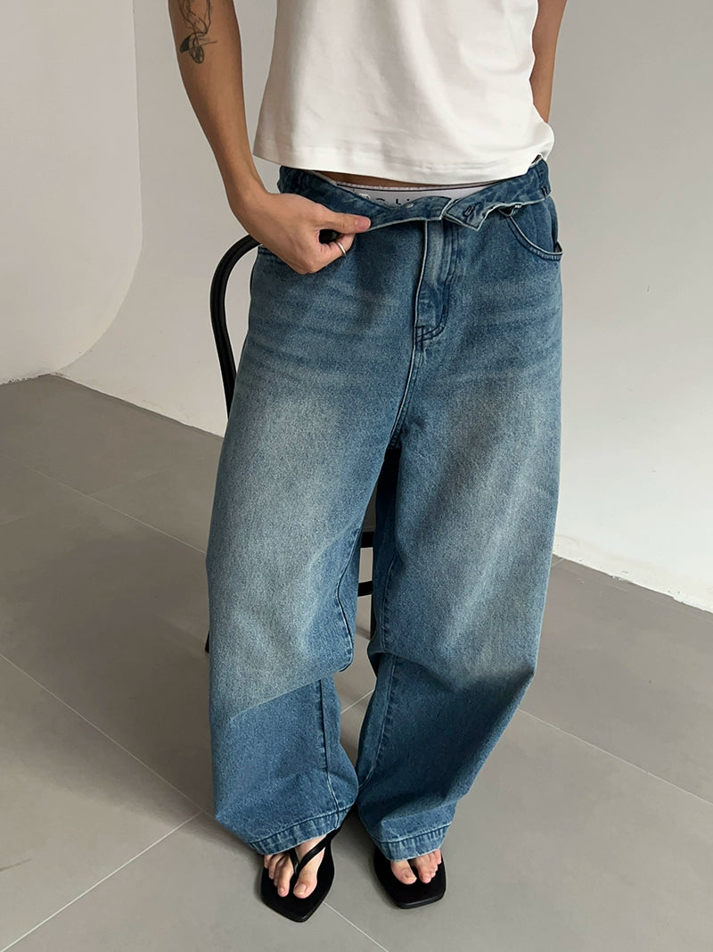 COLN Loose and Versatile Jeans