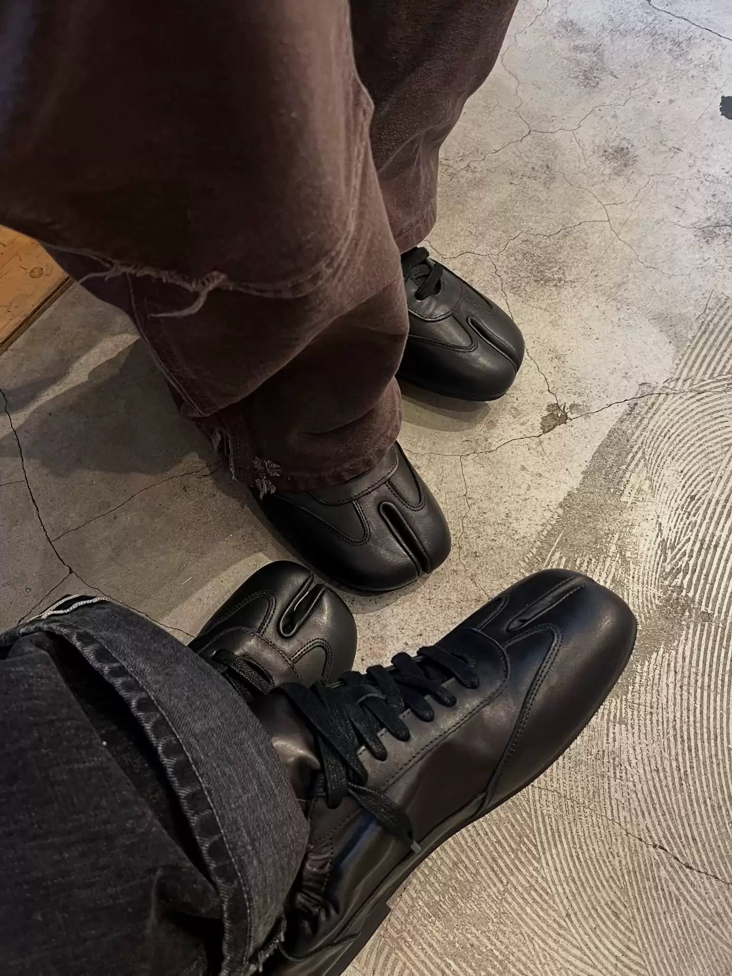 6CRAYON First Layer Waxed Soft Cowhide Split-toe Sneakers