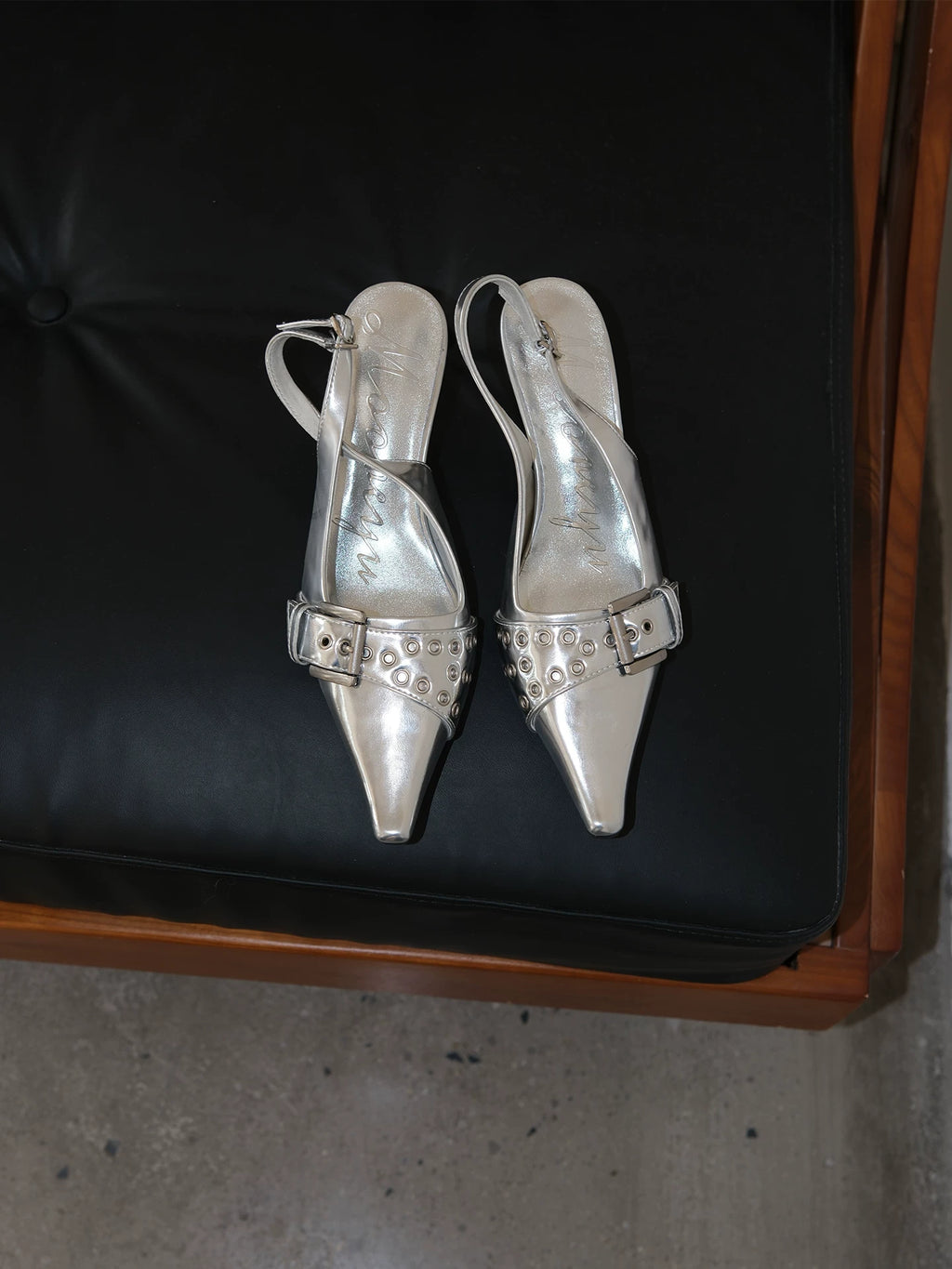 Mooreyu Pointed Belt Buckle Heels