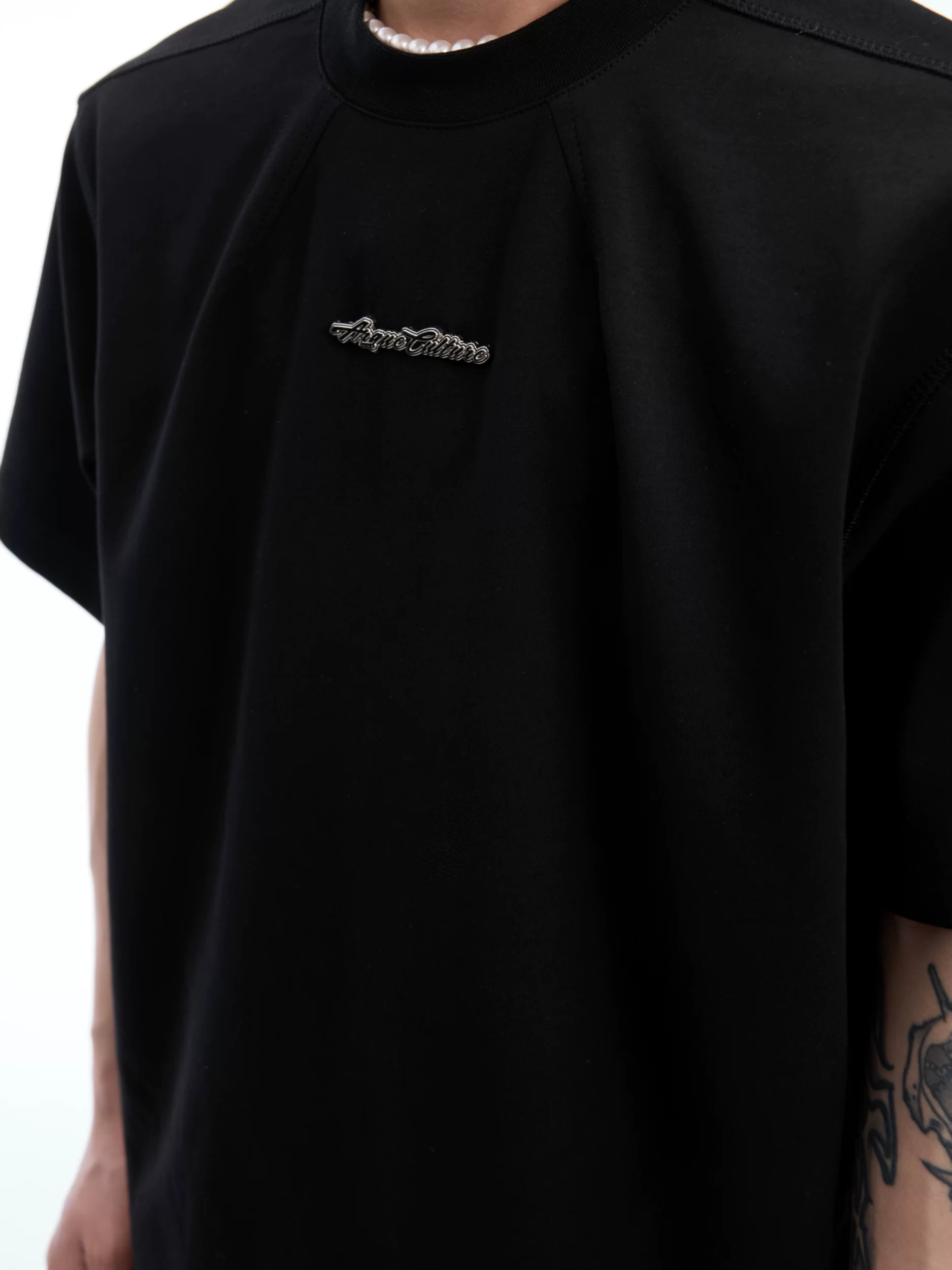 ArguECulturE Simple Round Neck Versatile Front Shoulder Tee