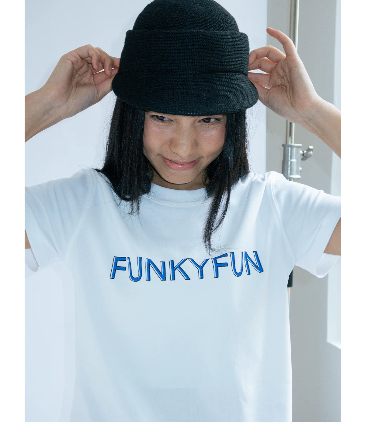 FUNKYFUN Contrasting Color Front Shoulder Simple Tee