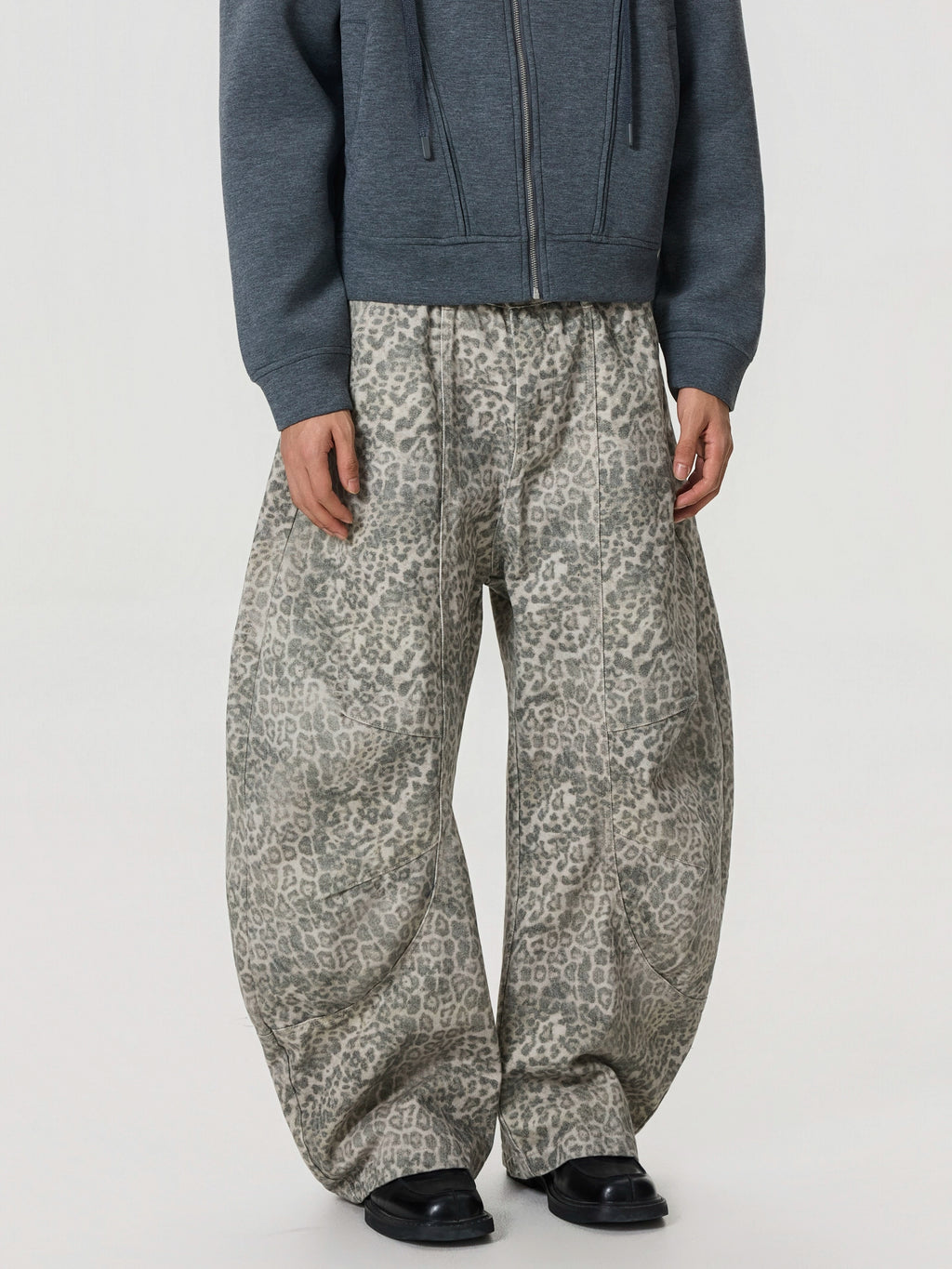 BTSG Vintage Pleated Leopard Wide-leg Jeans