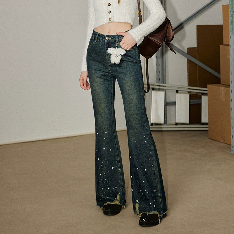UNIFREE Slim-fit and Slightly Pulled Jeans with Flash Diamonds