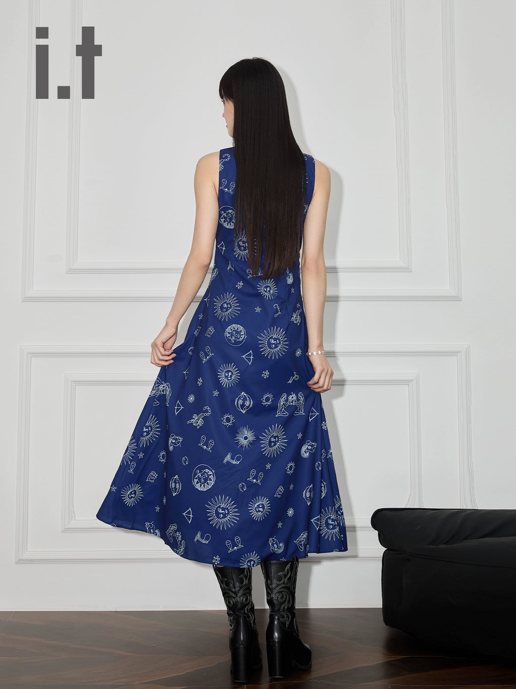 IT: CHOCOOLATE V-neck Vest Dress