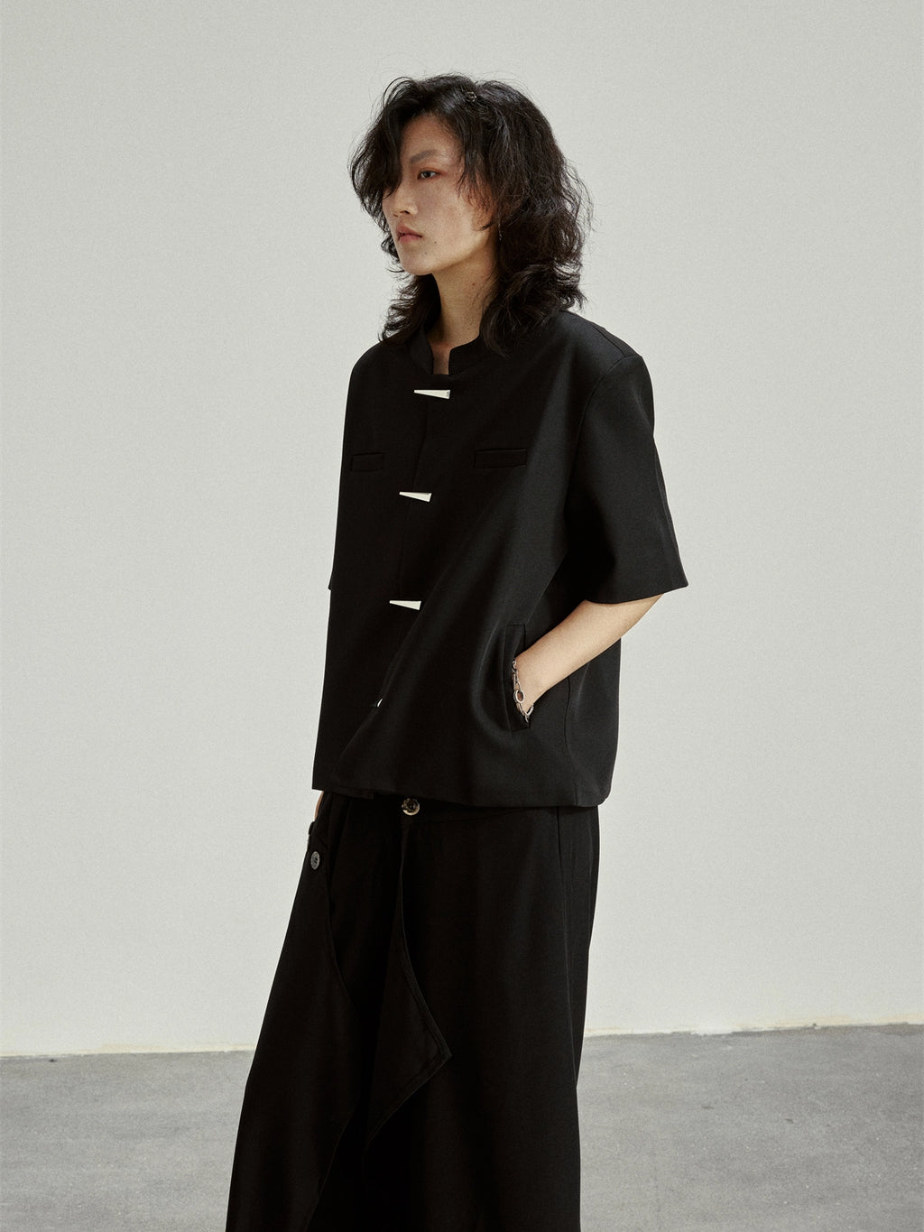SUNYVONNE Metal Horn Buckle Blazer