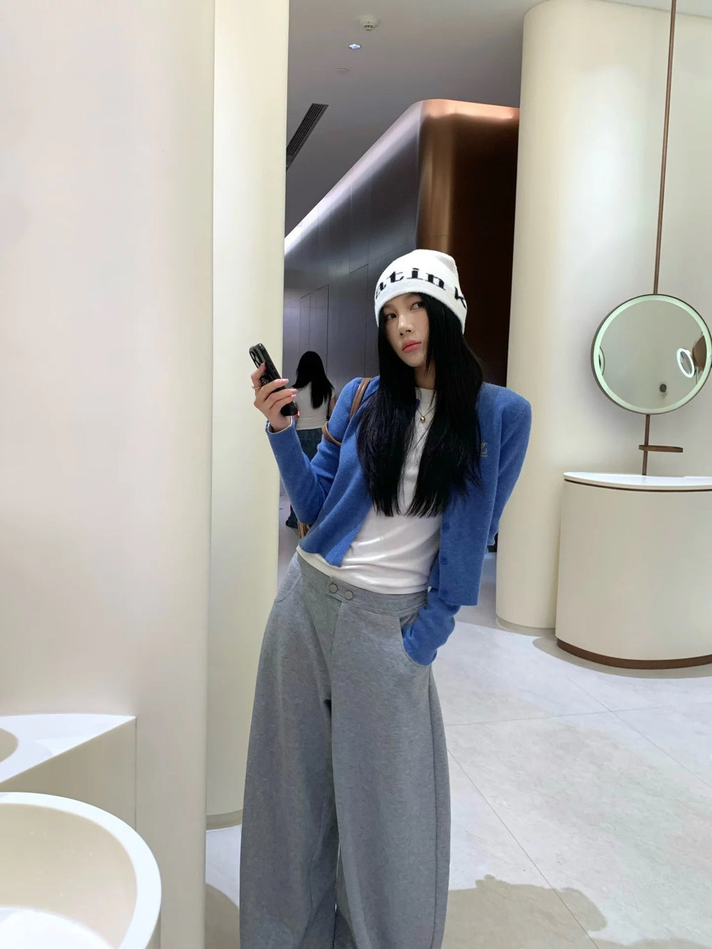YOUNG KYLIN Slim-fit and Thin Knitted Cardigan