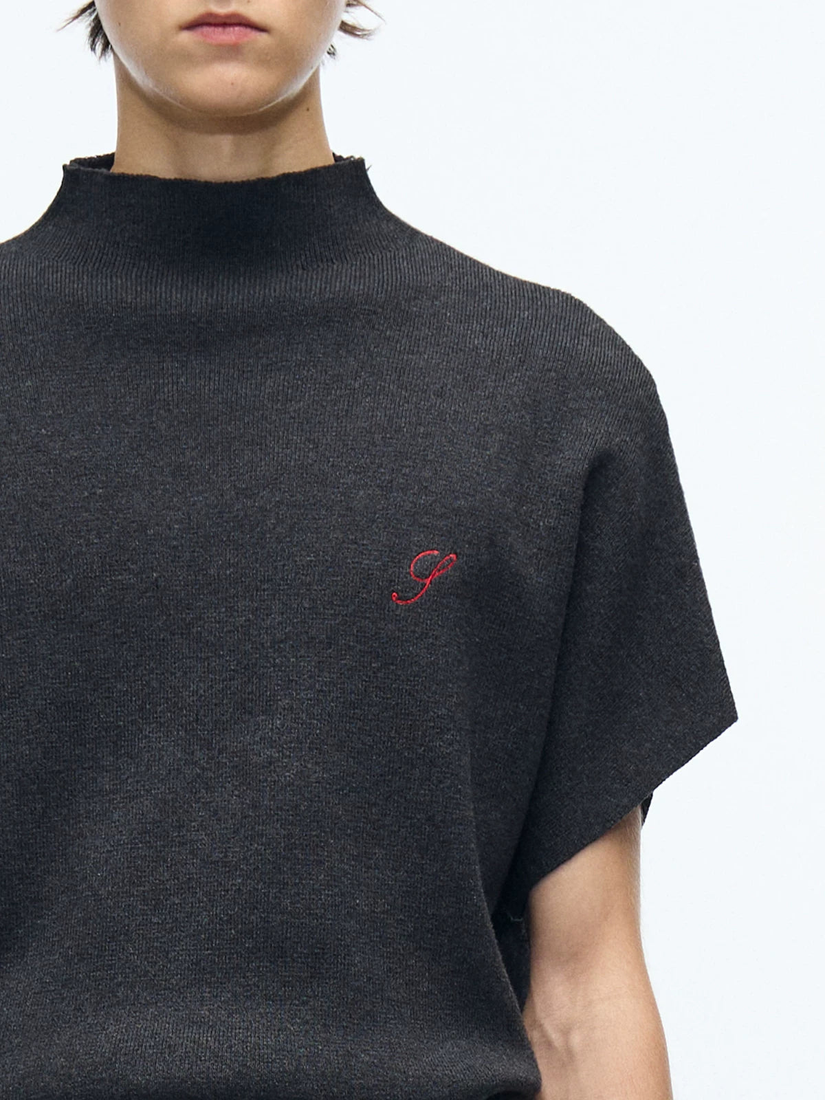 Slight Vogue Mid-turtleneck Knit Embroidery Tee