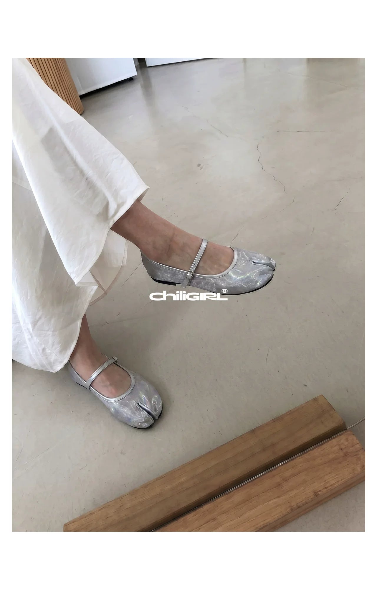 CHILIGIRL Split-toed Shallow-mouth Flat-soled One-word Strap Single Shoes